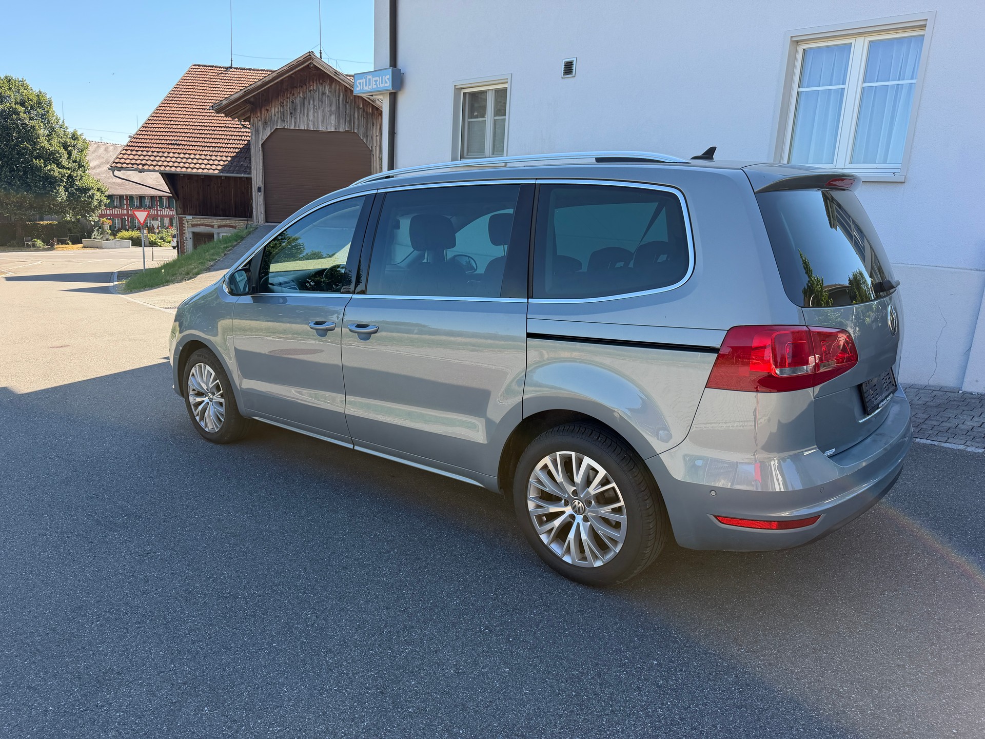 VW Sharan 2.0 TDI BlueMotion Technology Design DSG-image-4