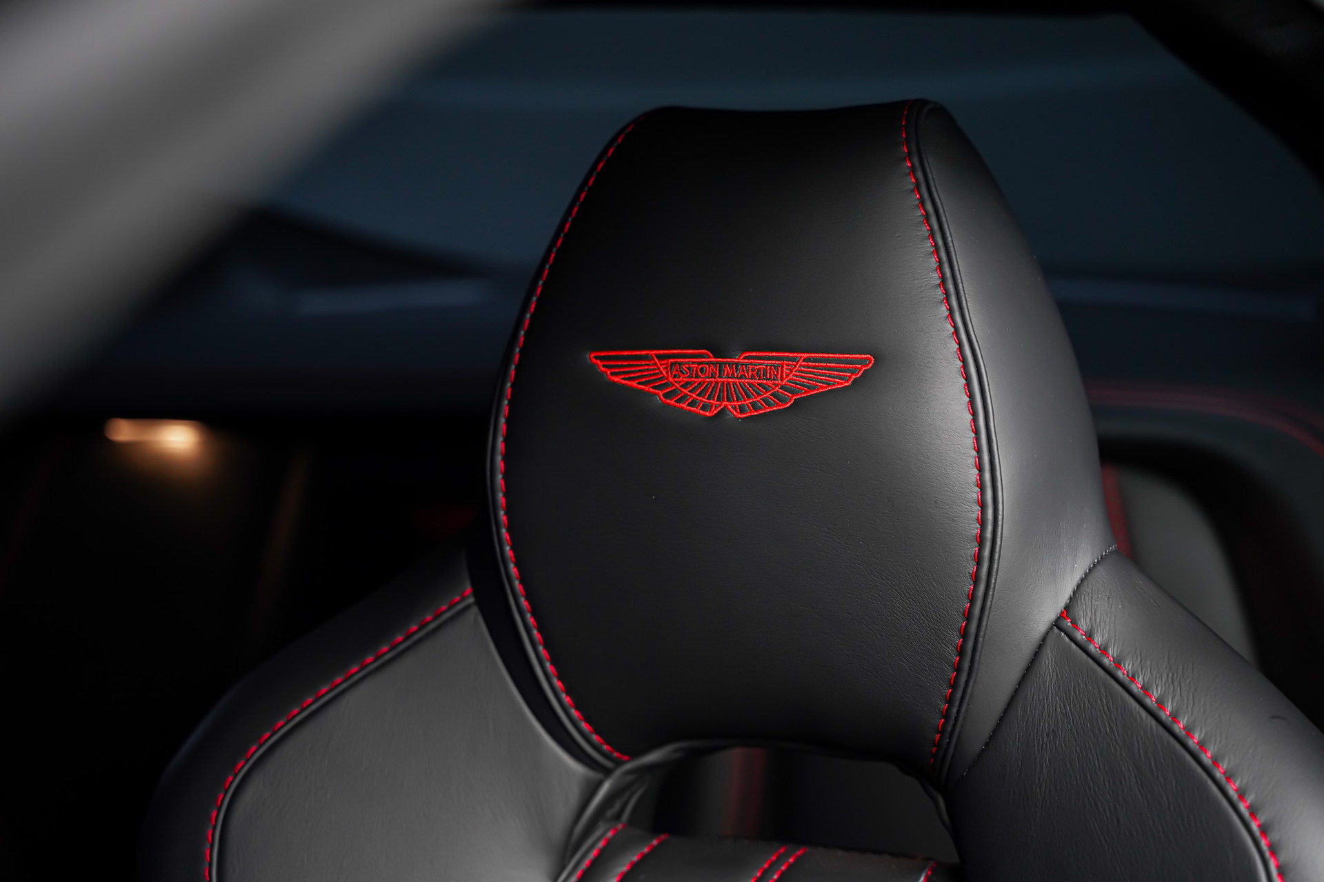 ASTON MARTIN DB9 Volante Carbon Black Touchtronic 2-image-13