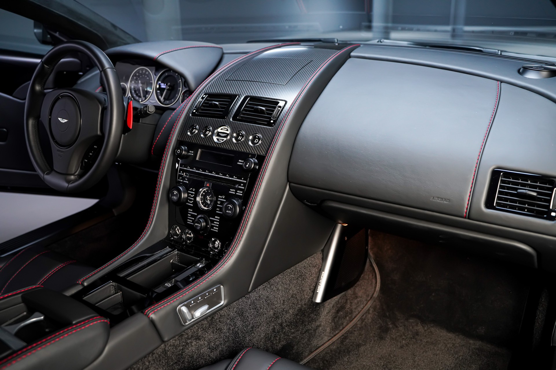 ASTON MARTIN DB9 Volante Carbon Black Touchtronic 2-image-20