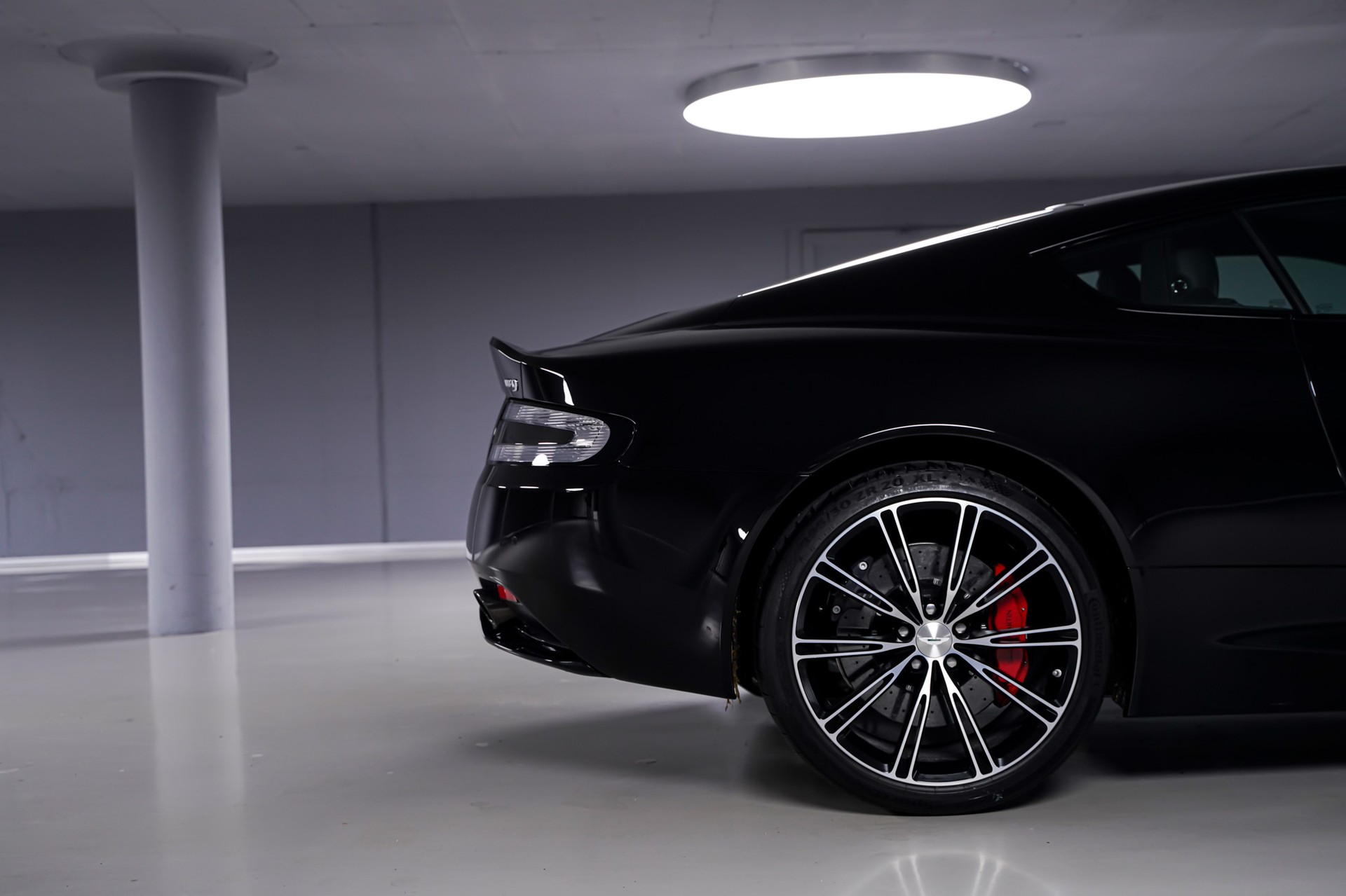 ASTON MARTIN DB9 Volante Carbon Black Touchtronic 2-image-4