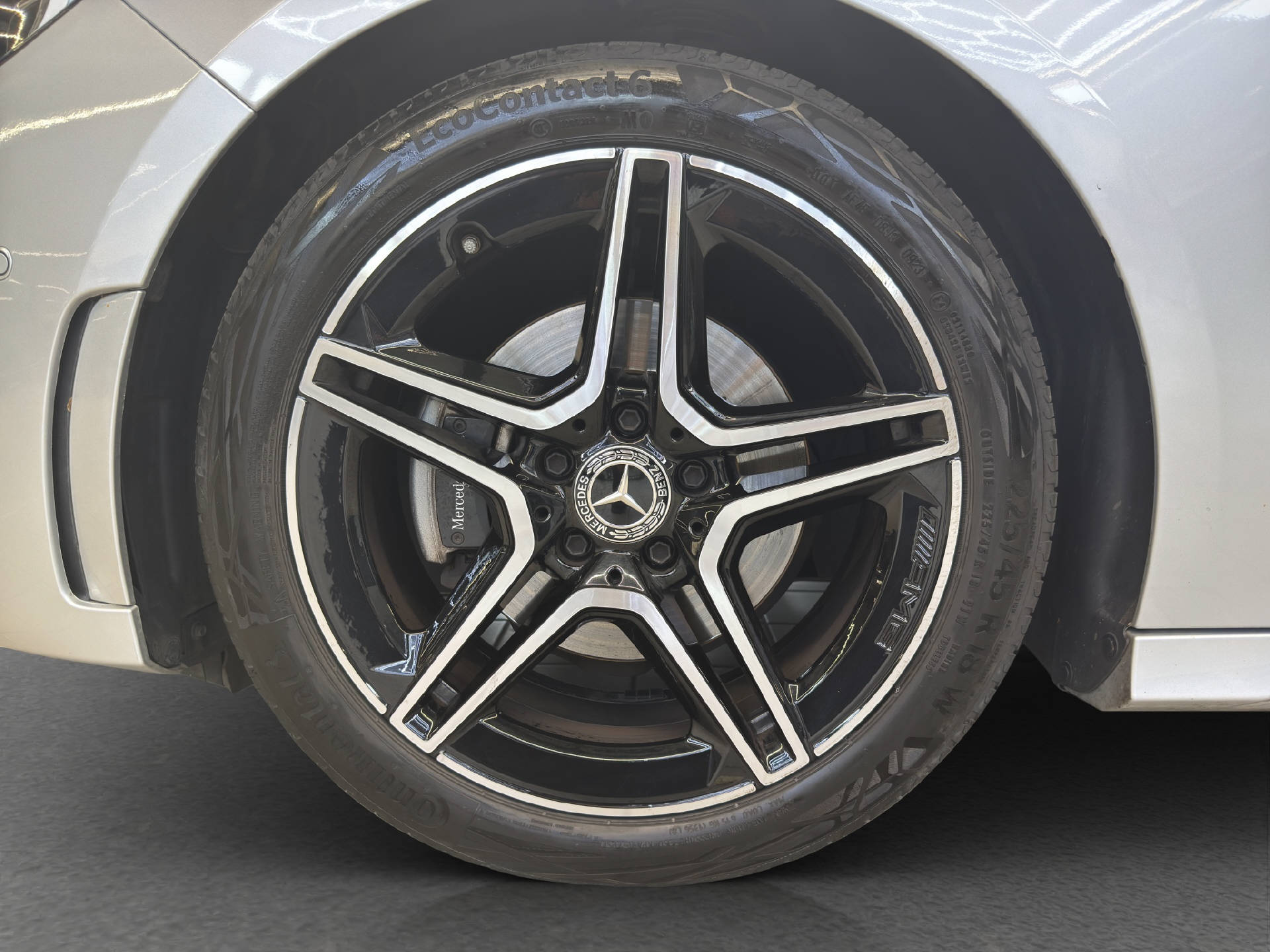 MERCEDES-BENZ B 200 AMG Line-image-5