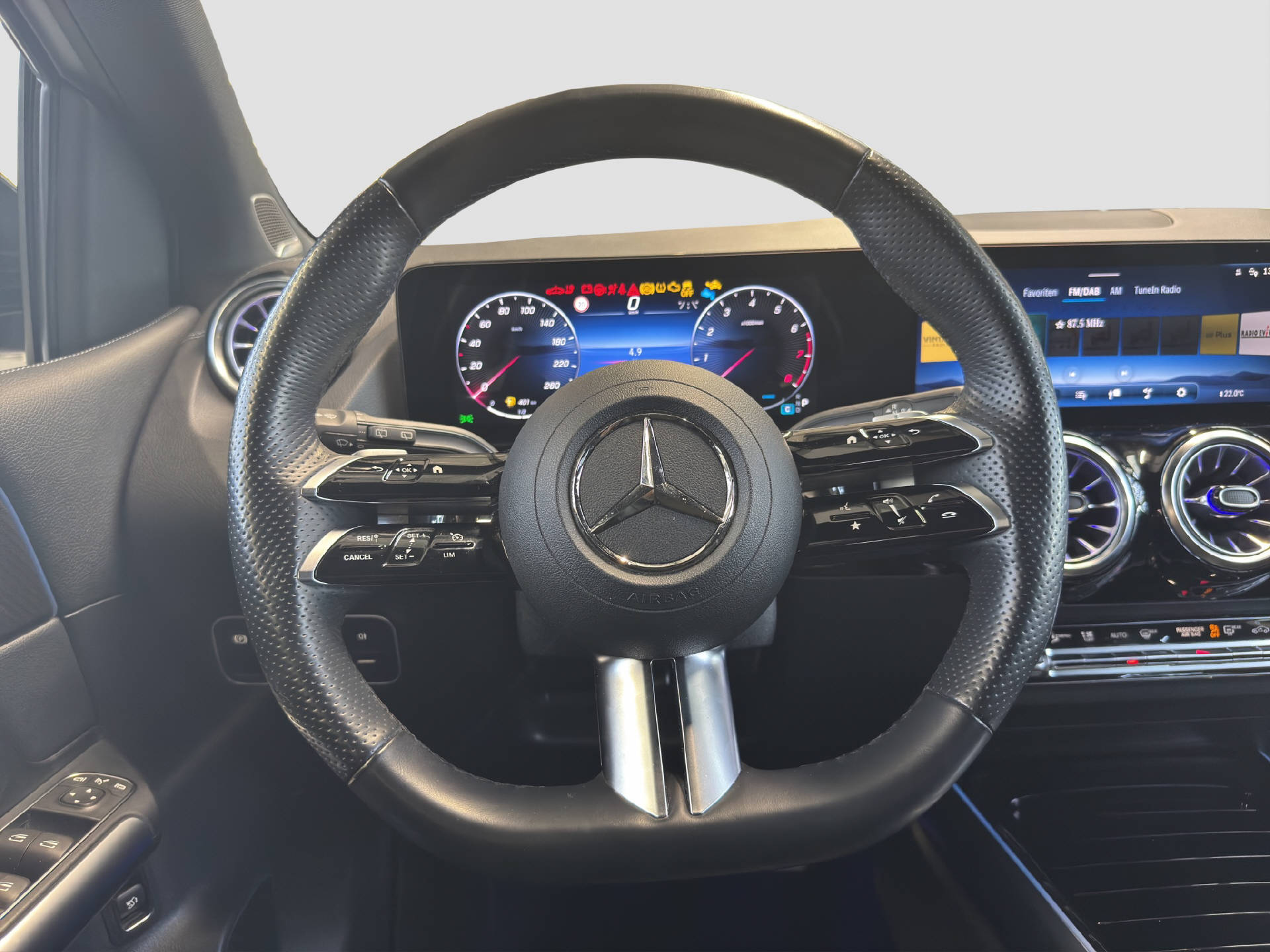 MERCEDES-BENZ B 200 AMG Line-image-8
