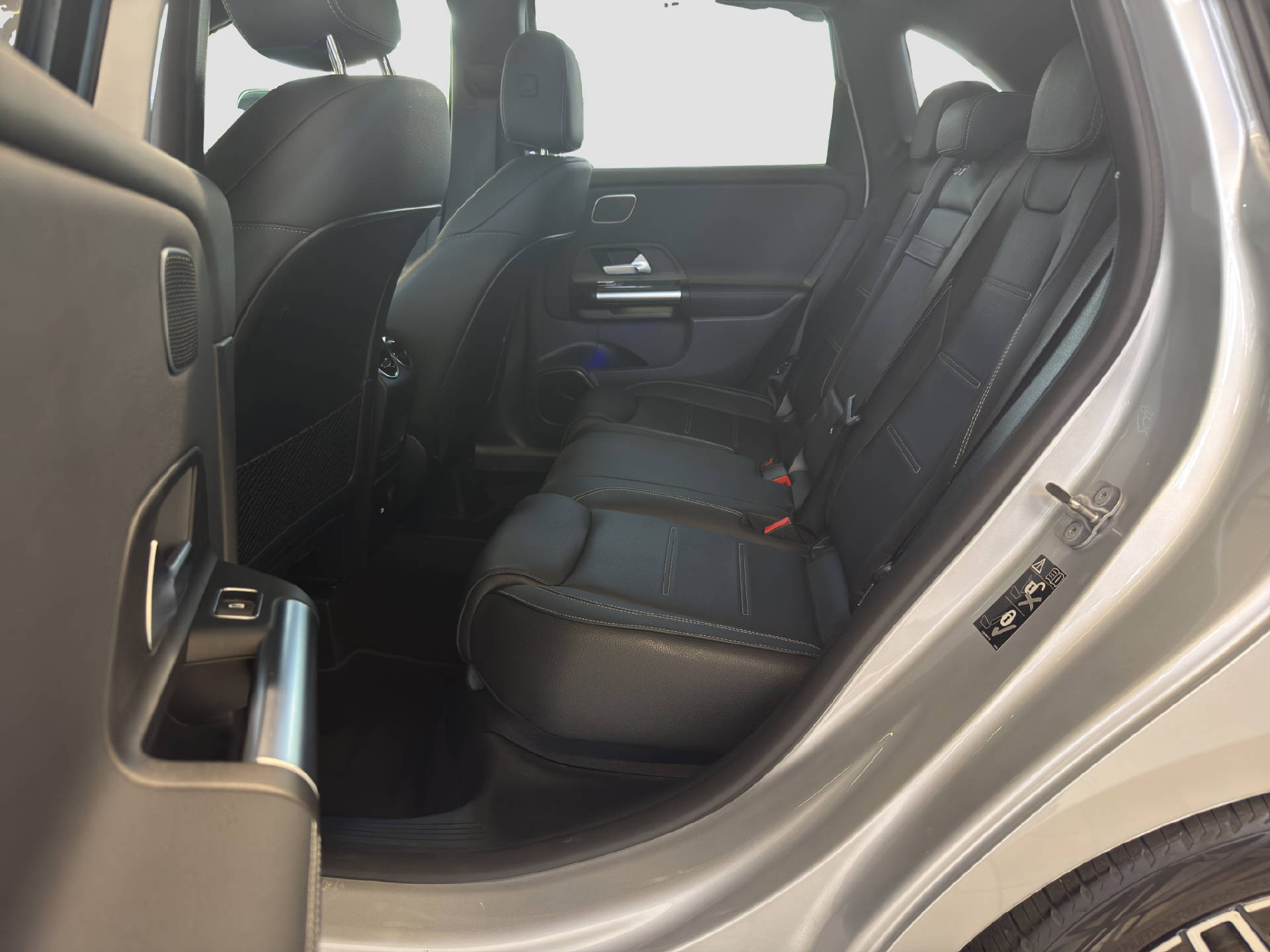 MERCEDES-BENZ B 200 AMG Line-image-12