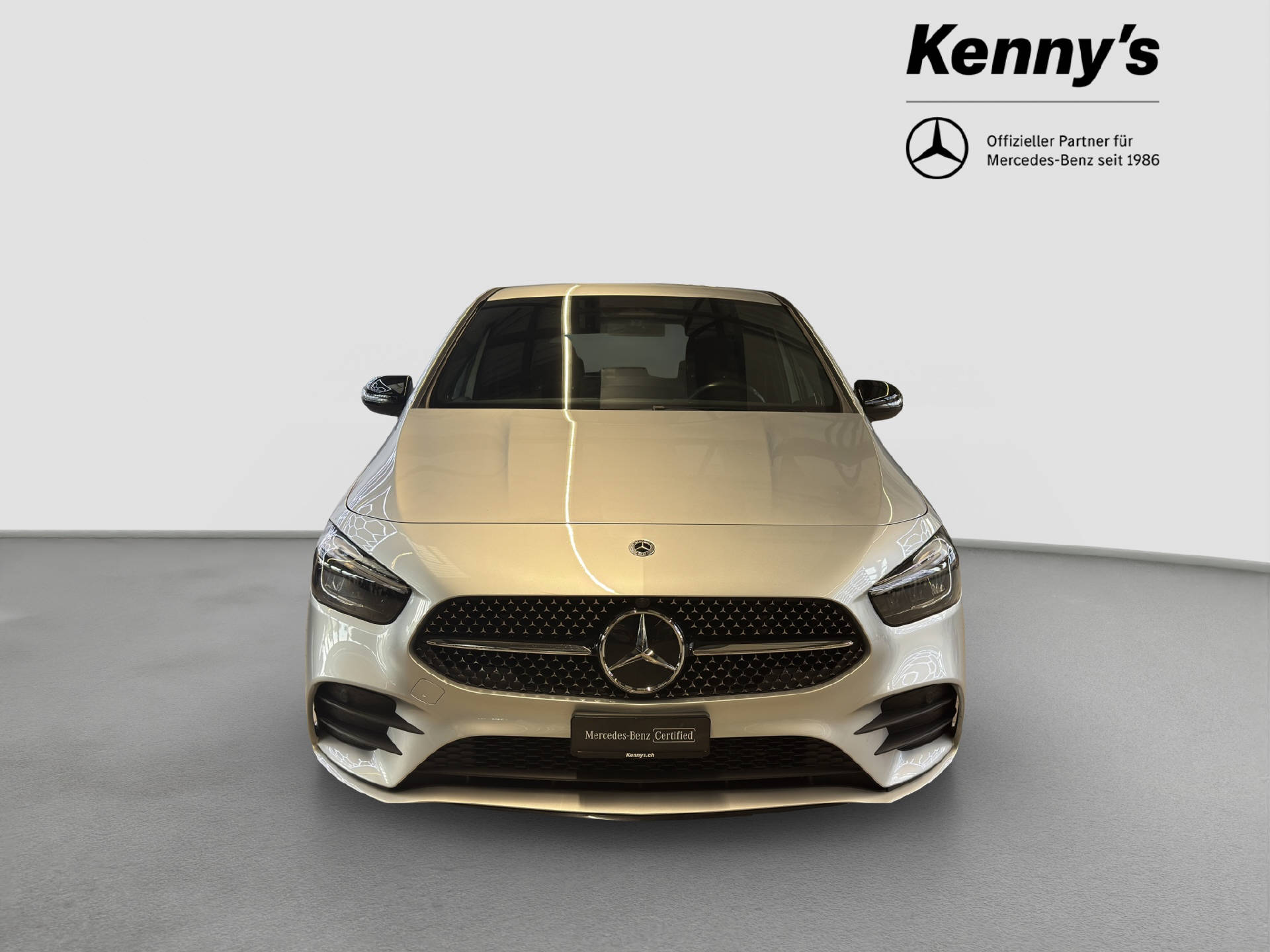 MERCEDES-BENZ B 200 AMG Line-showroom-element-1