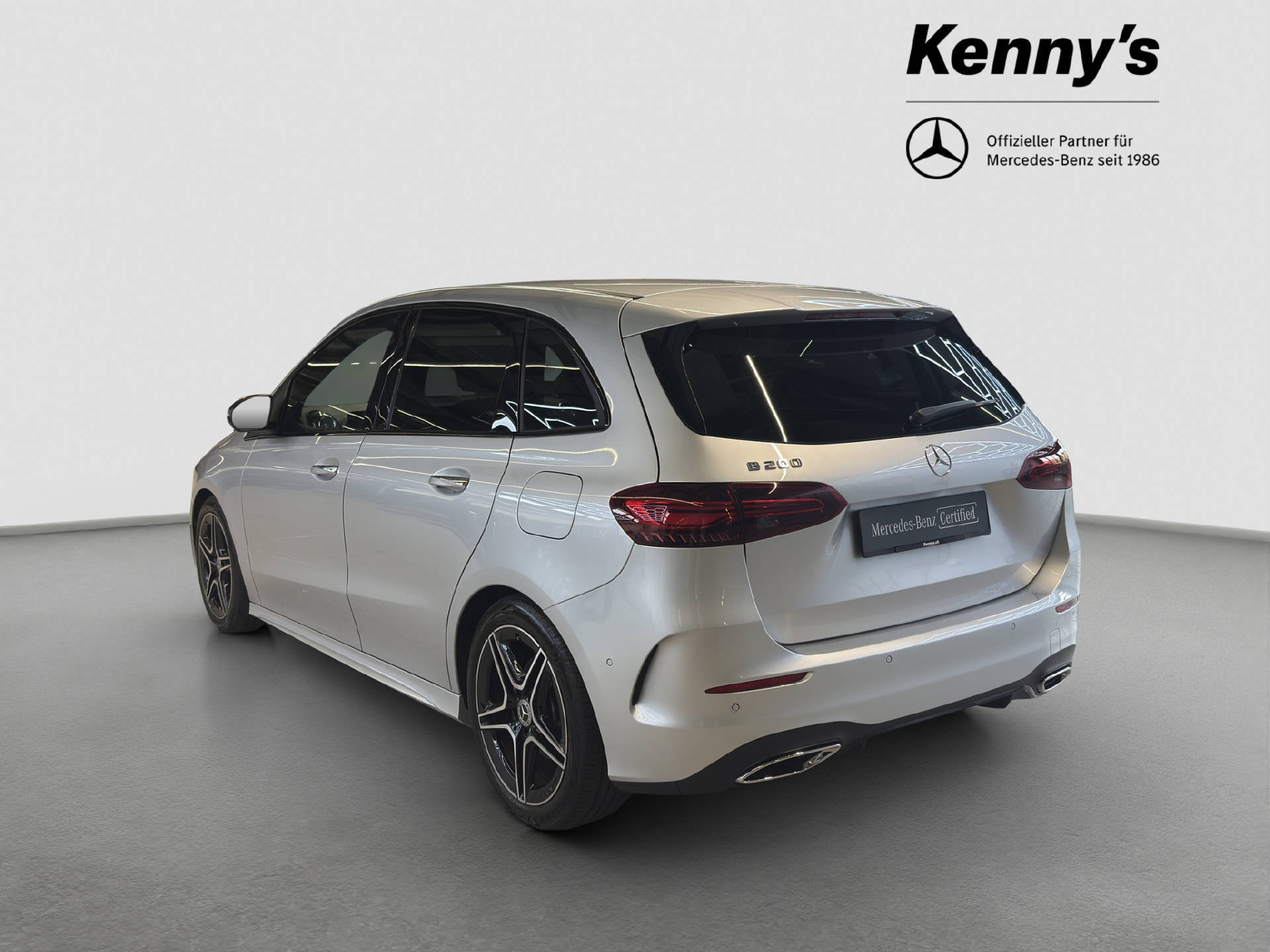 MERCEDES-BENZ B 200 AMG Line-showroom-element-3
