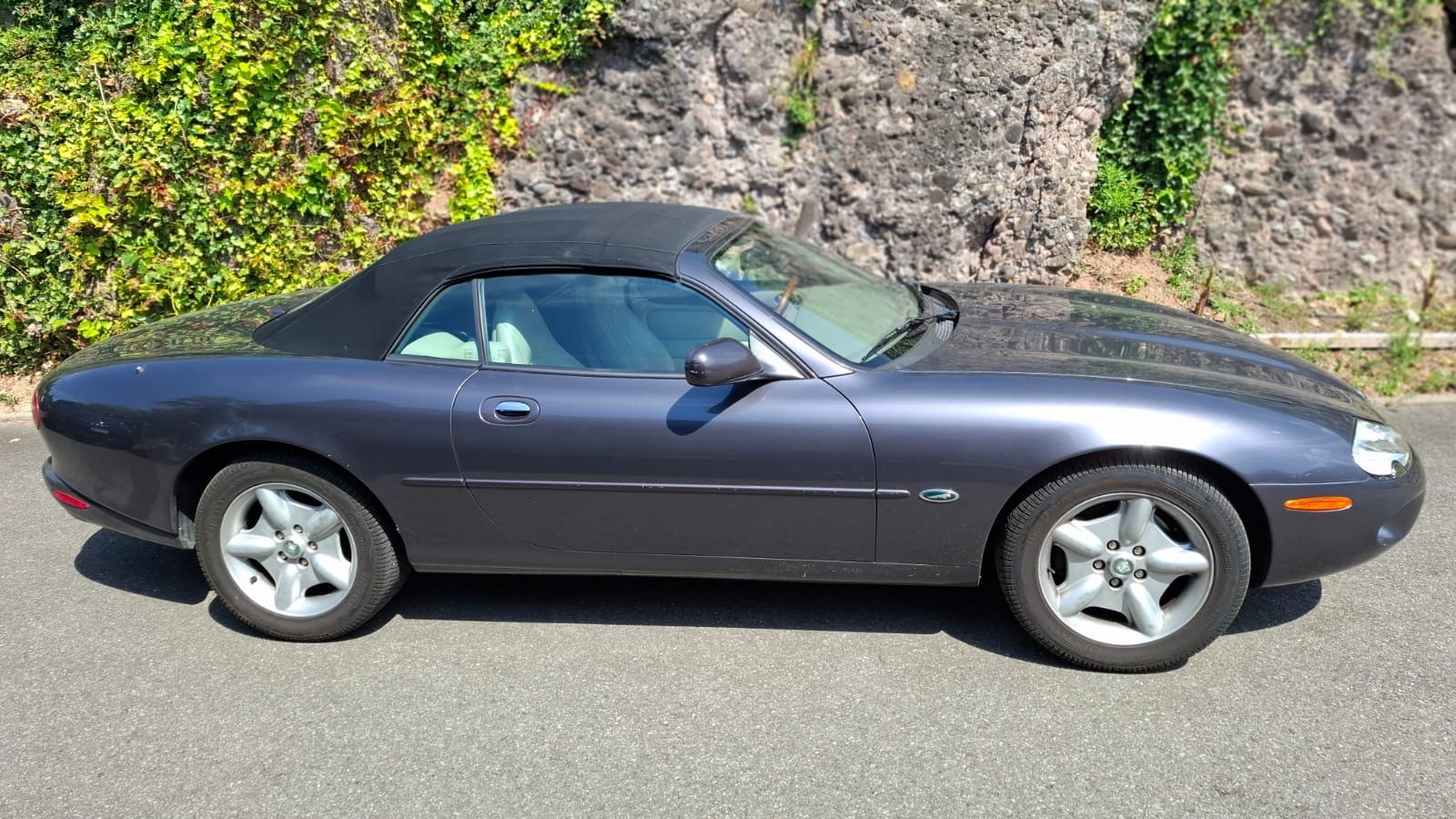 JAGUAR XK 8-image-18