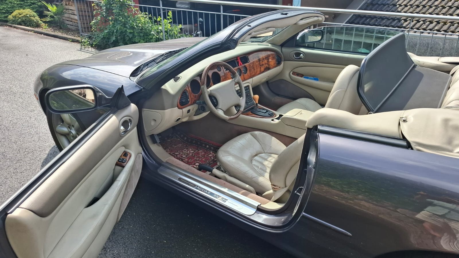 JAGUAR XK 8-image-4
