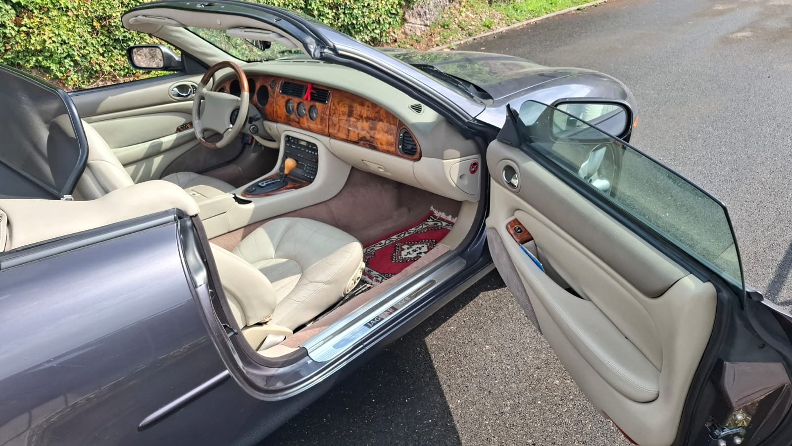JAGUAR XK 8-image-5