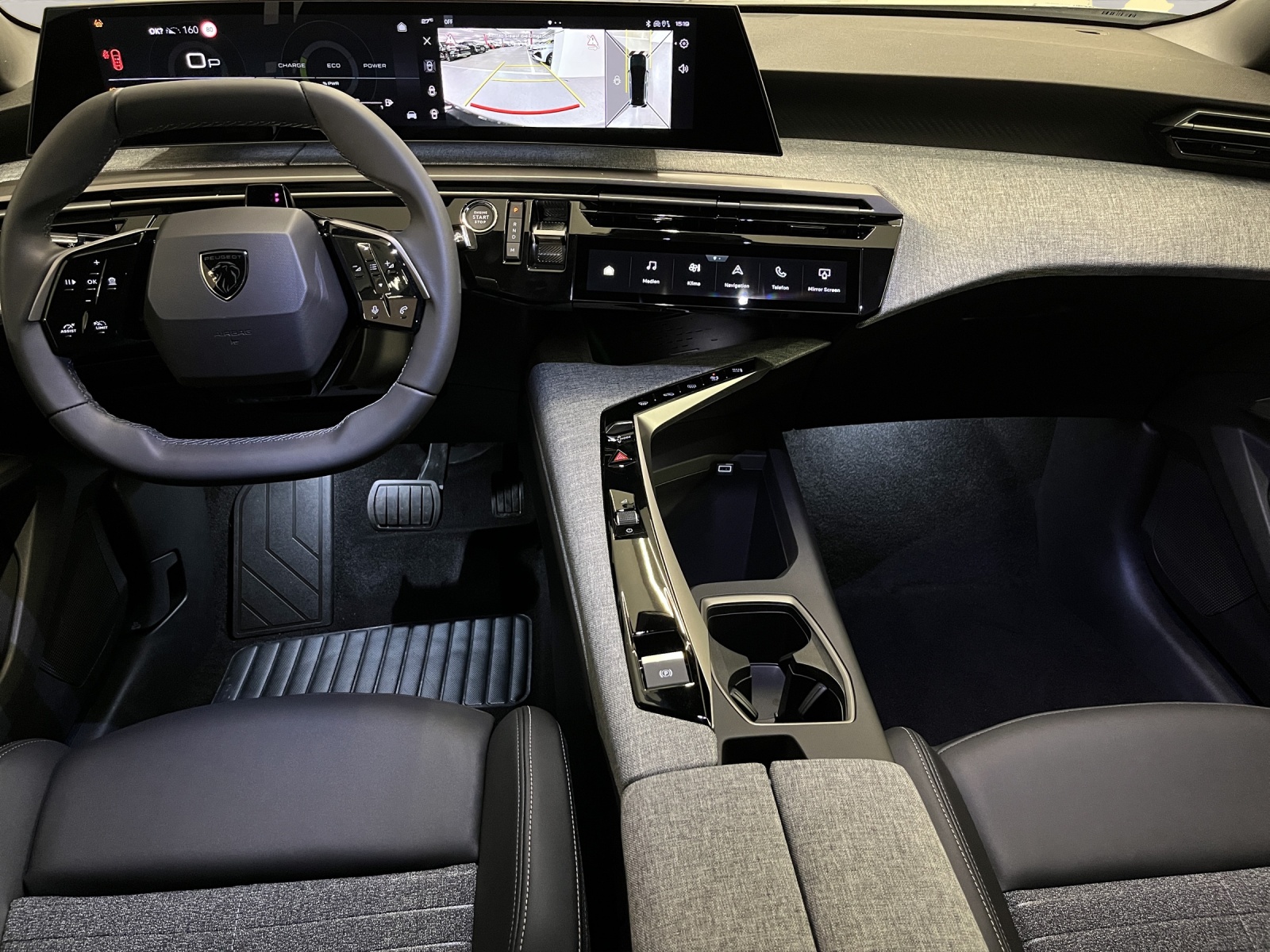 PEUGEOT 5008 1.2 Hybrid Allure Premium-image-7