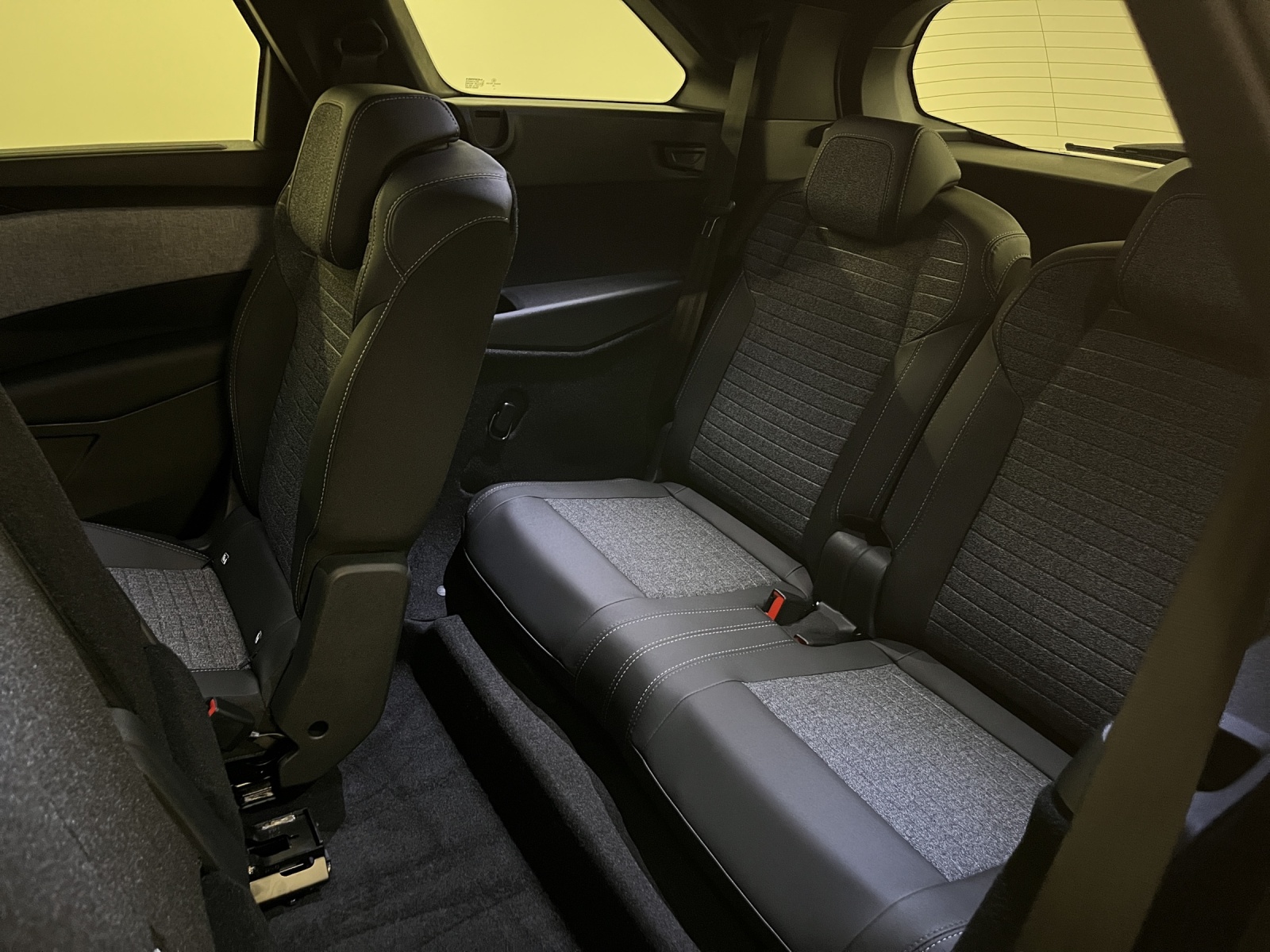 PEUGEOT 5008 1.2 Hybrid Allure Premium-image-14