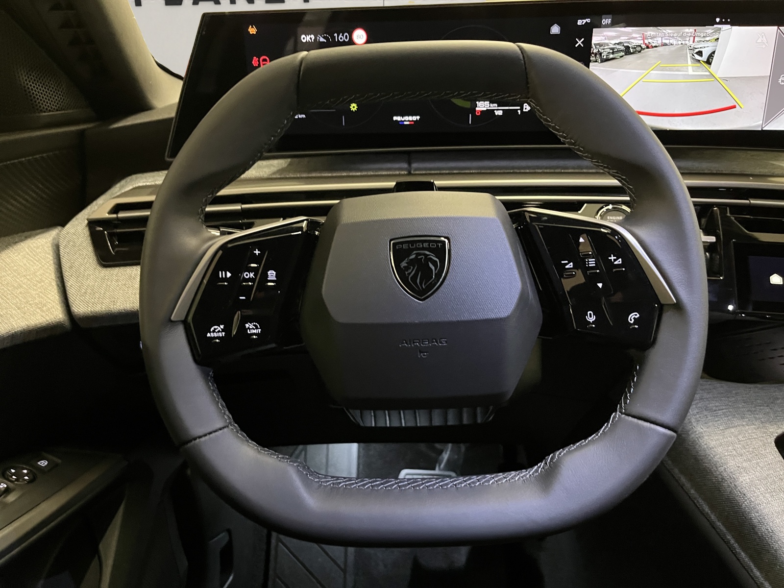 PEUGEOT 5008 1.2 Hybrid Allure Premium-image-8