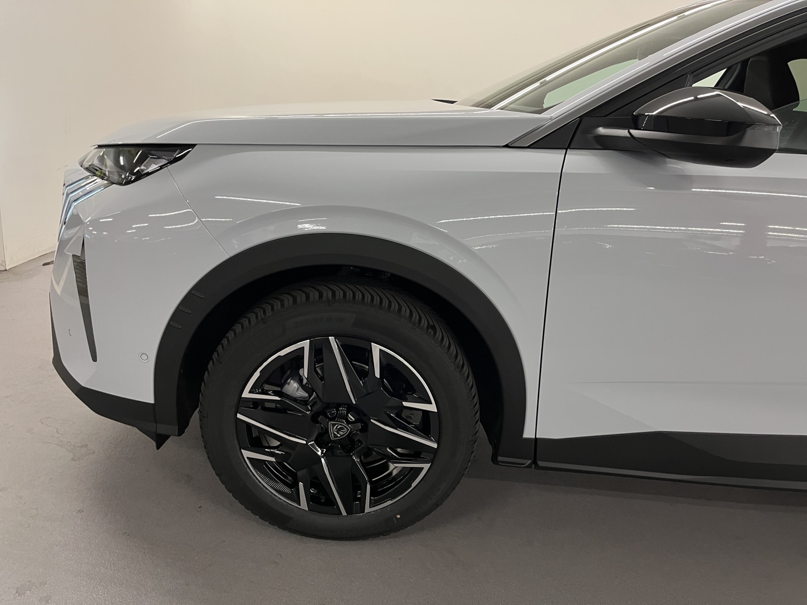 PEUGEOT 5008 1.2 Hybrid Allure Premium-image-16