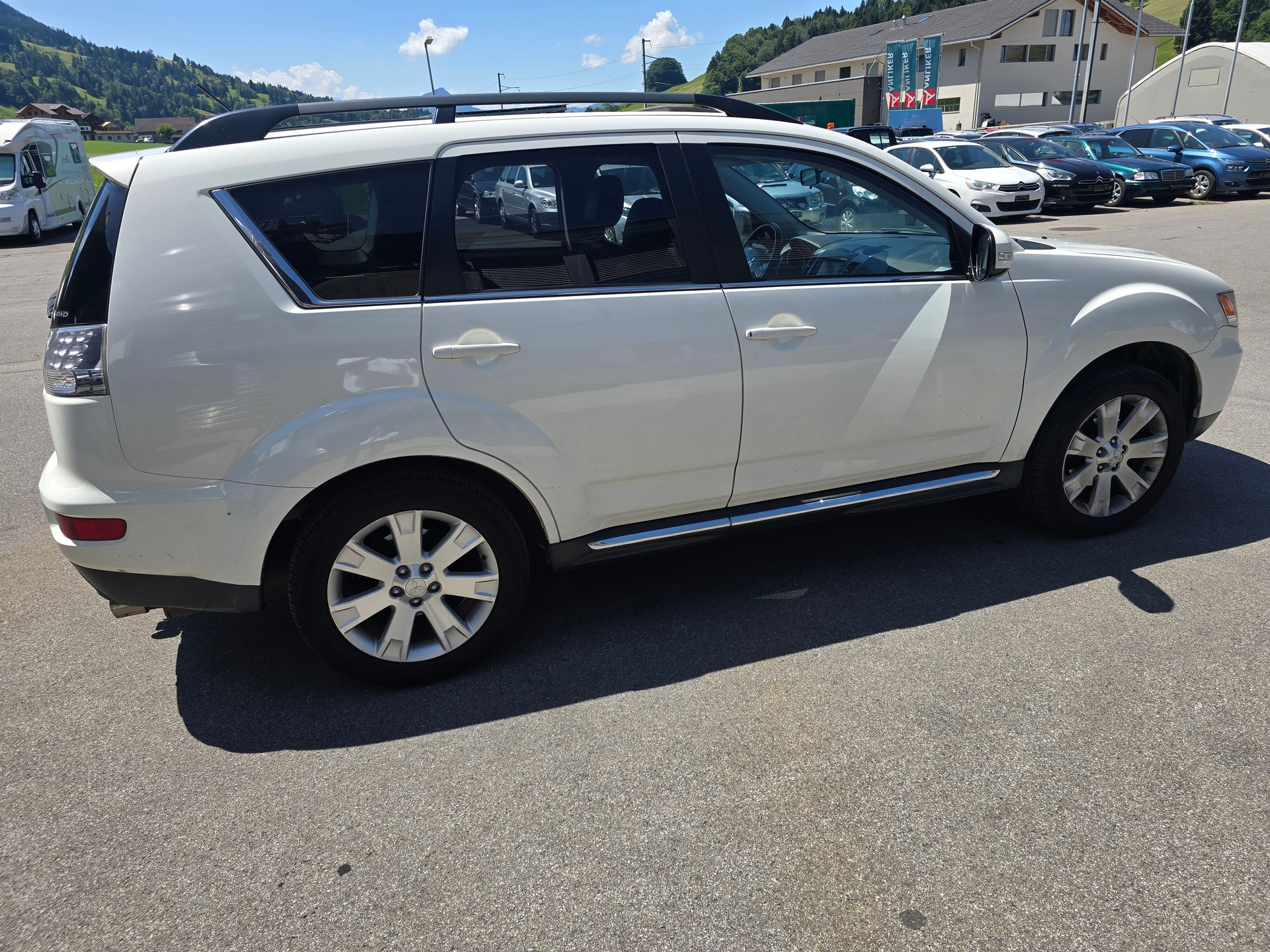 MITSUBISHI Outlander 2.2 DID Intense 4WD TC-SST-image-3
