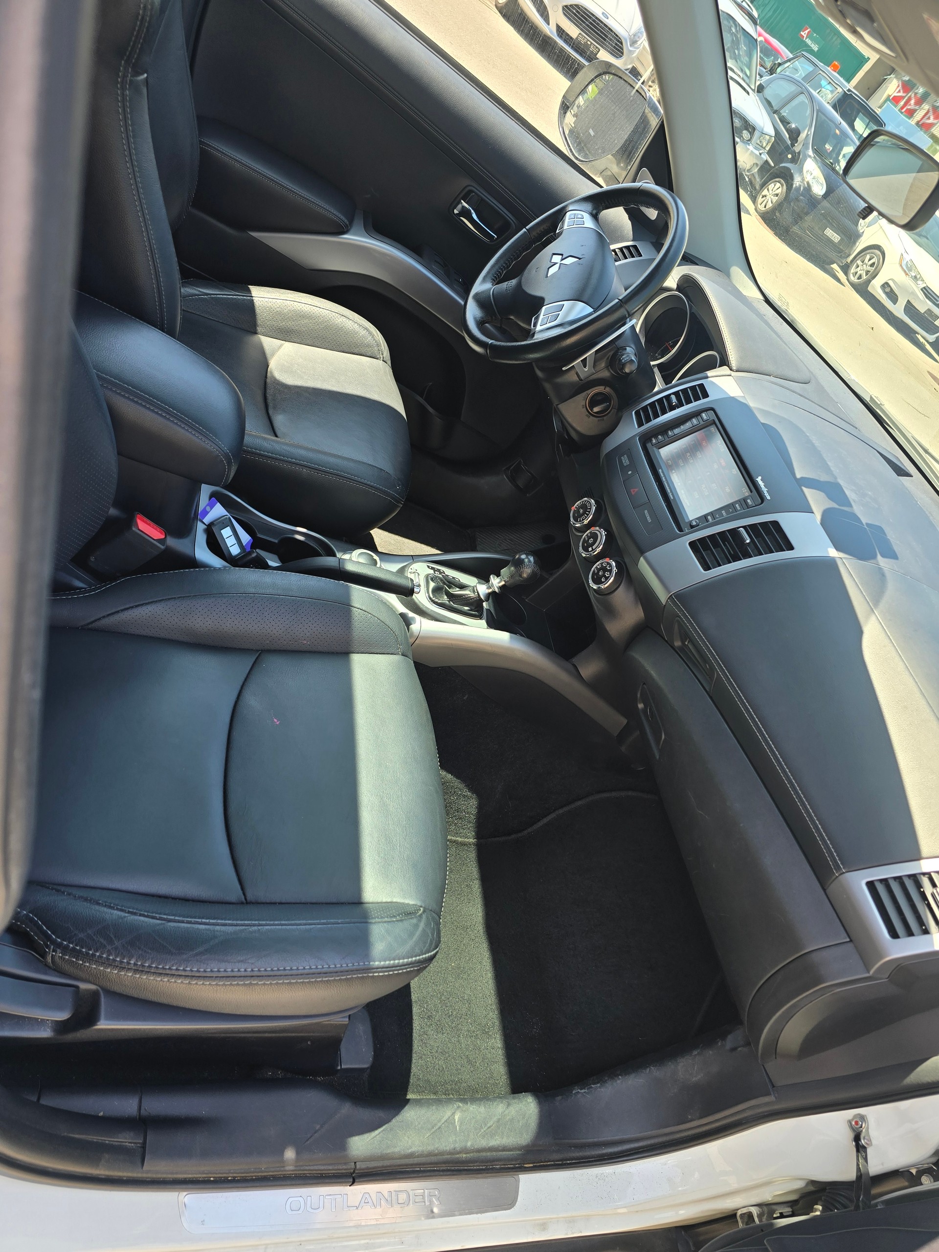 MITSUBISHI Outlander 2.2 DID Intense 4WD TC-SST-image-11