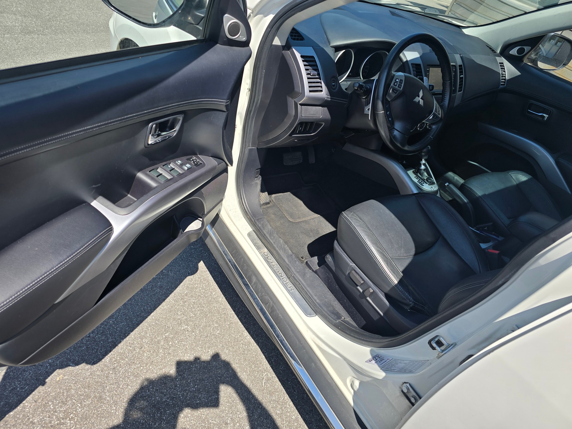 MITSUBISHI Outlander 2.2 DID Intense 4WD TC-SST-image-10