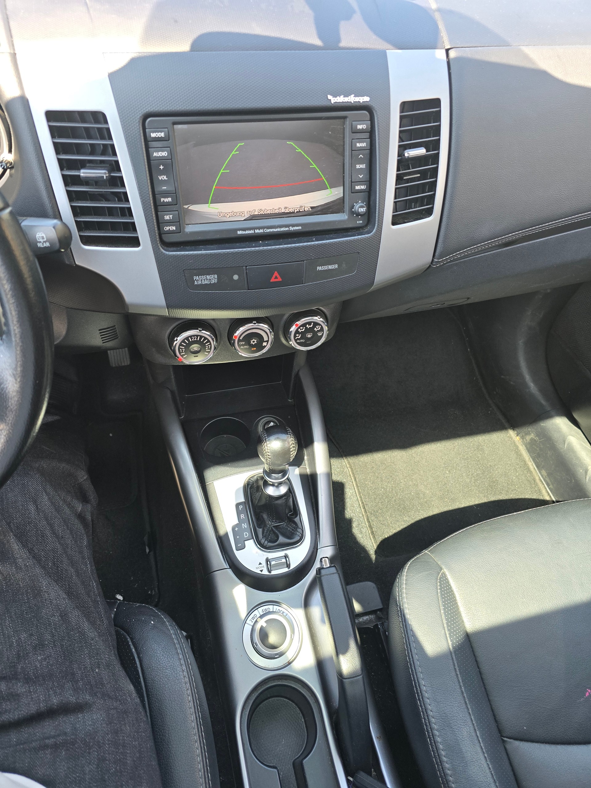 MITSUBISHI Outlander 2.2 DID Intense 4WD TC-SST-image-9