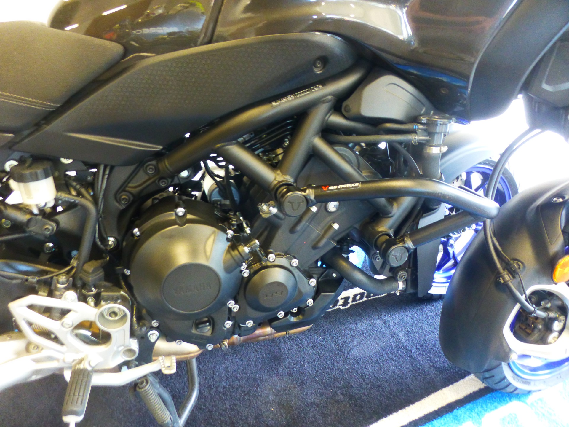 YAMAHA Niken-image-8