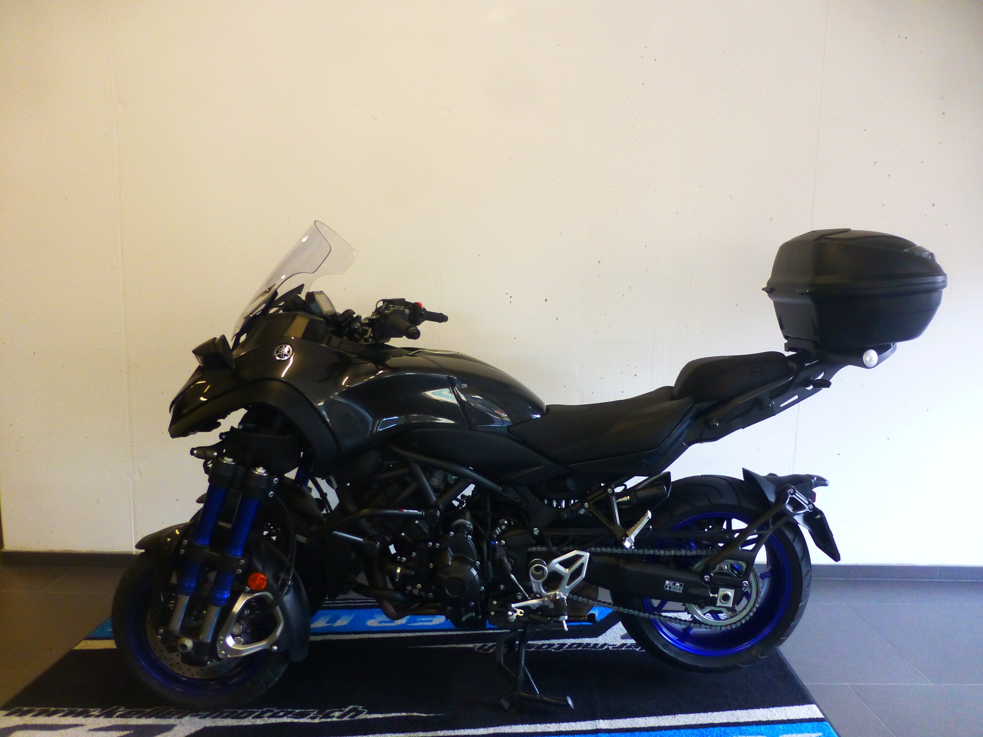 YAMAHA Niken-showroom-element-1