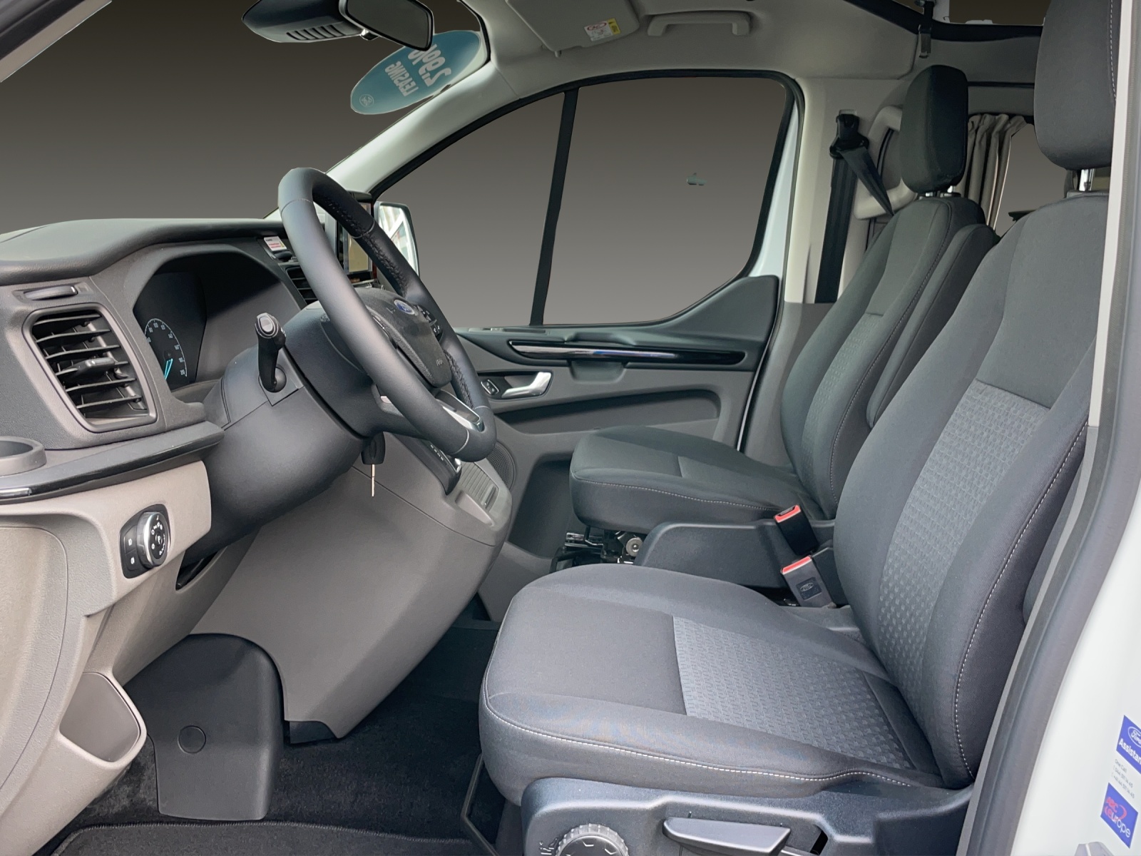 FORD Tourneo Custom Bus 320 L1 2.0 TDCi 185 Camper Trend Swiss Edition-image-5