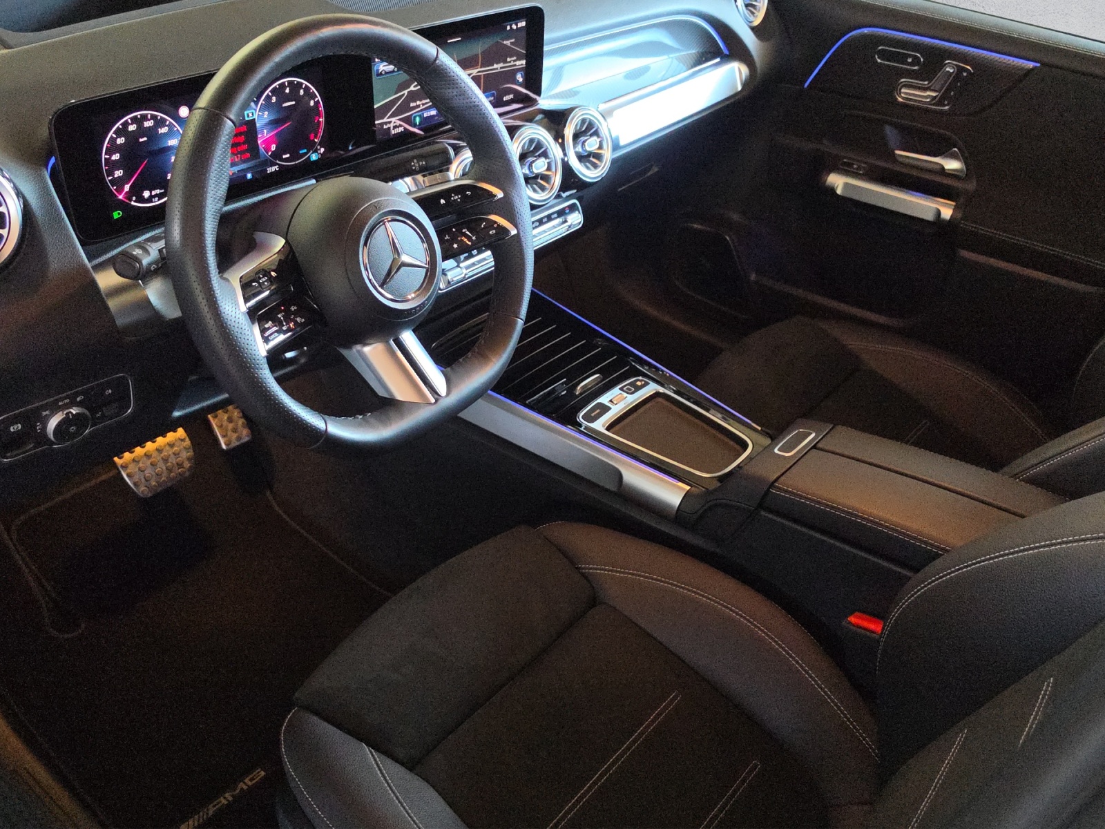 MERCEDES-BENZ GLB 220 4Matic AMG Line 8G-Tronic-image-10