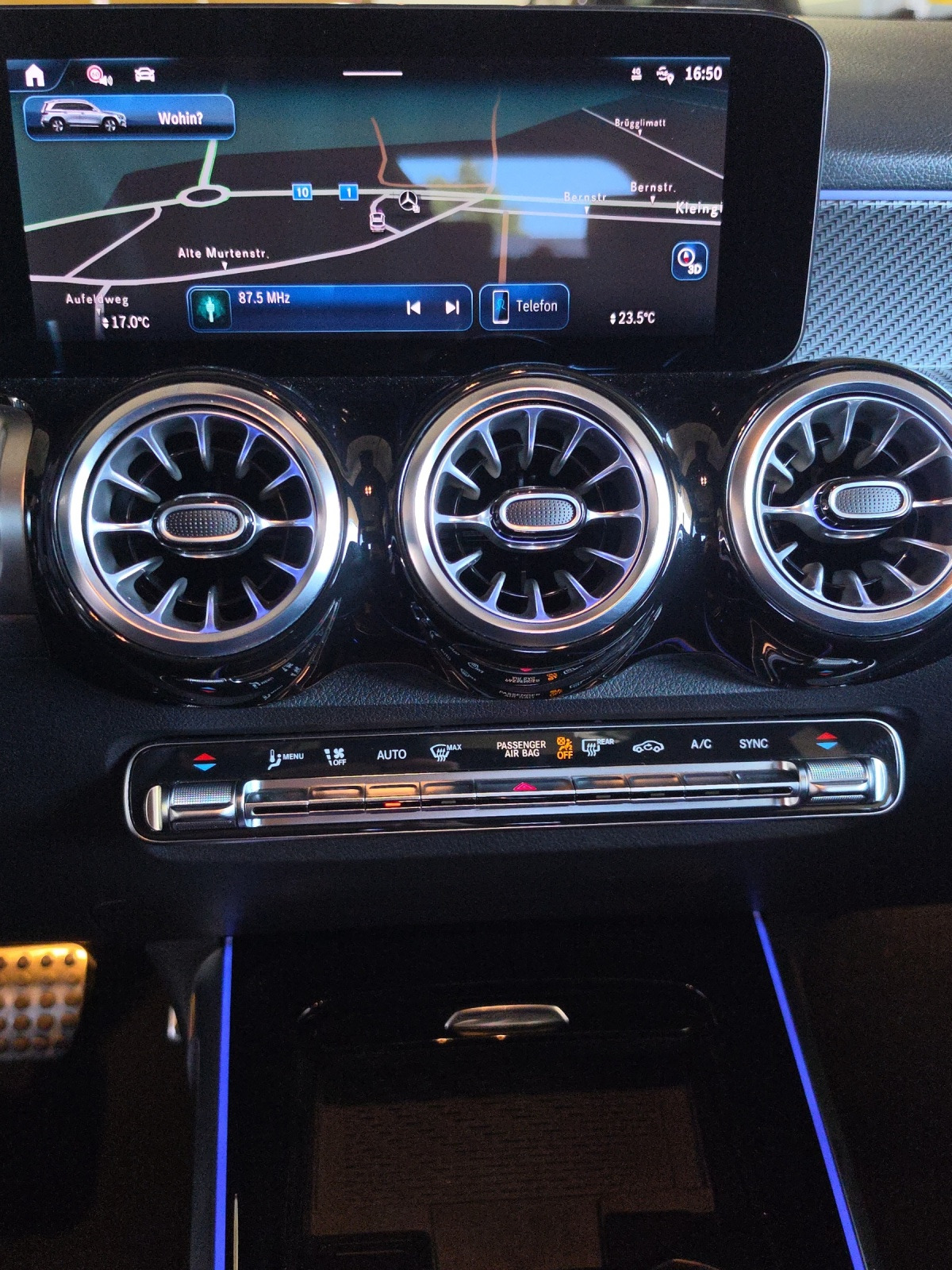 MERCEDES-BENZ GLB 220 4Matic AMG Line 8G-Tronic-image-12