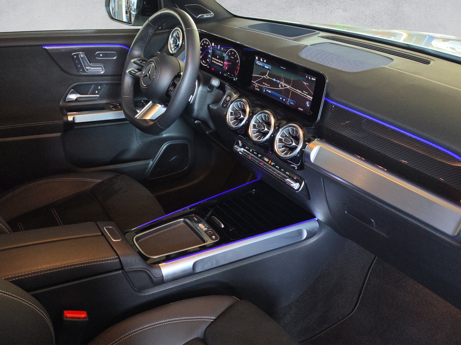 MERCEDES-BENZ GLB 220 4Matic AMG Line 8G-Tronic-image-9