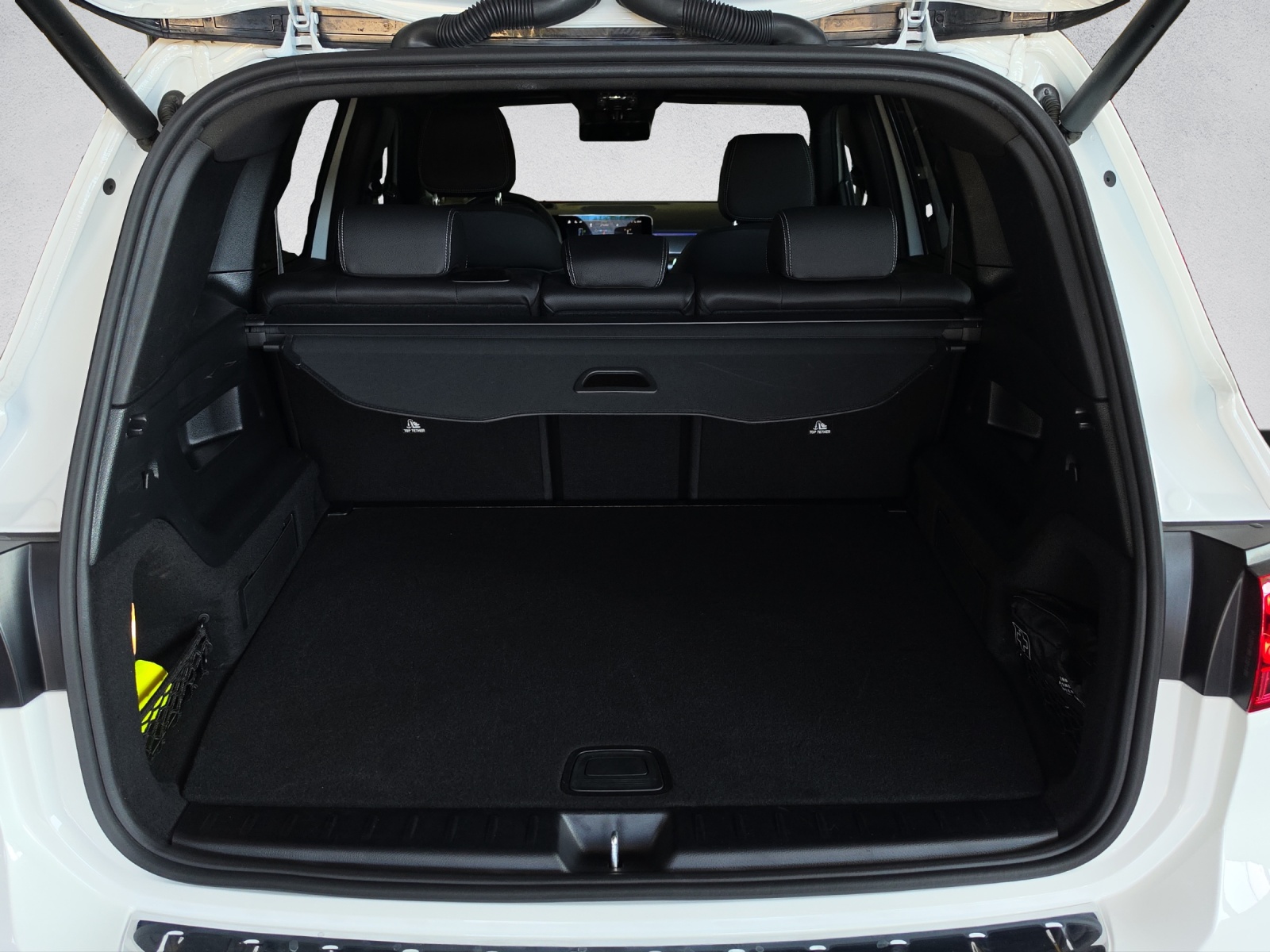 MERCEDES-BENZ GLB 220 4Matic AMG Line 8G-Tronic-image-16