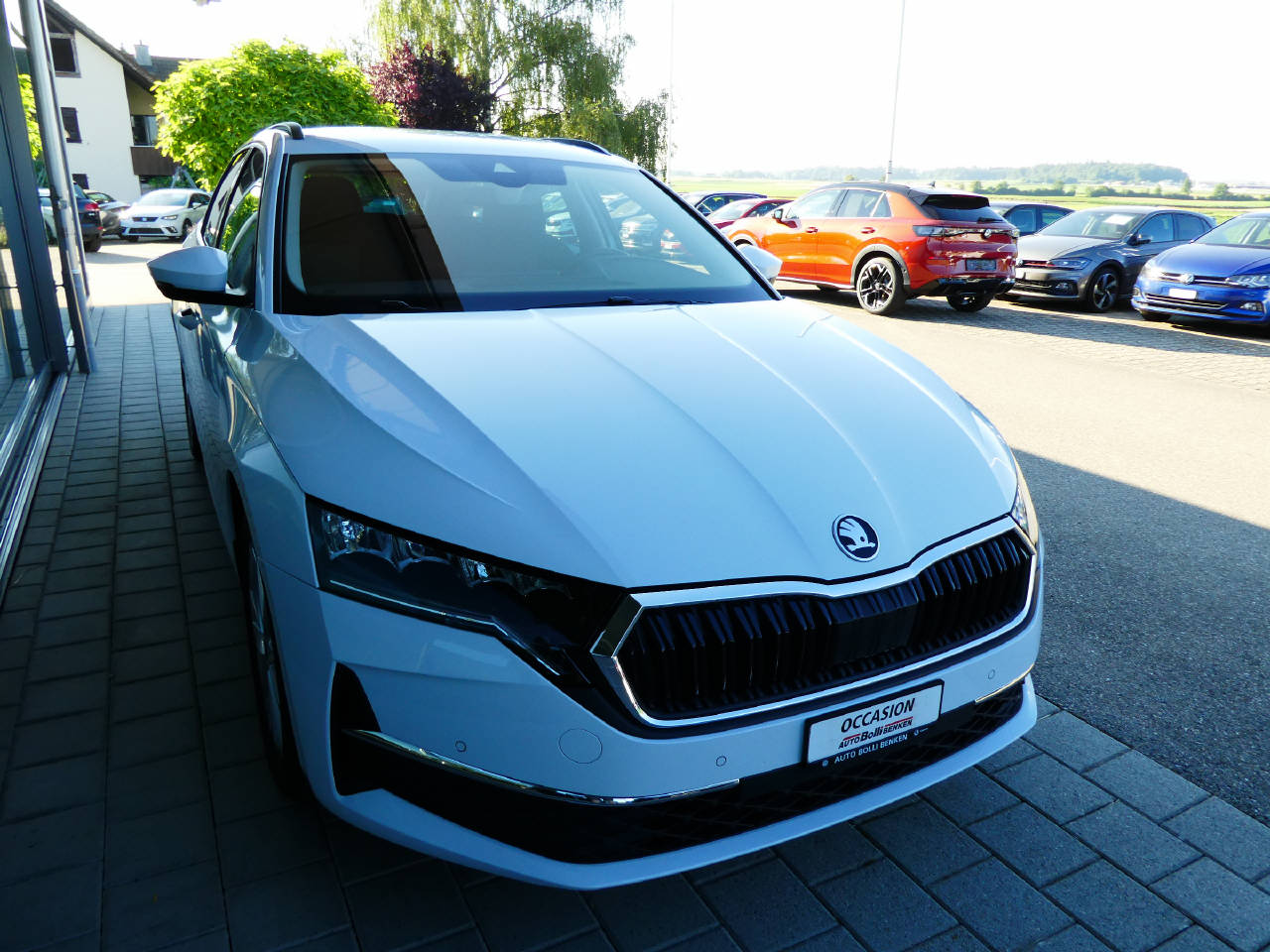 SKODA Octavia Combi 1.5 TSI Selection DSG-image-3
