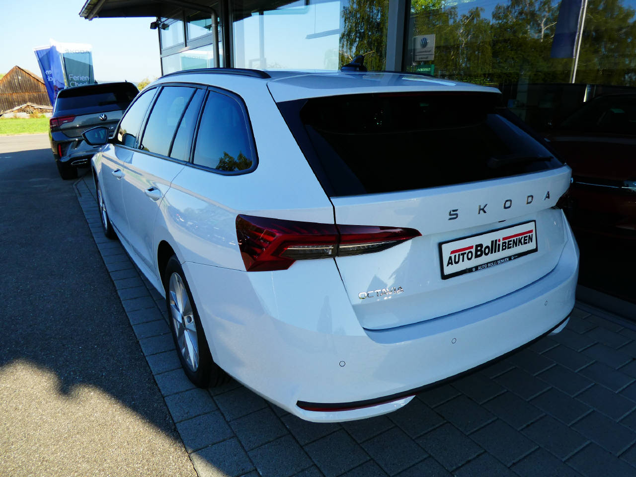 SKODA Octavia Combi 1.5 TSI Selection DSG-image-6