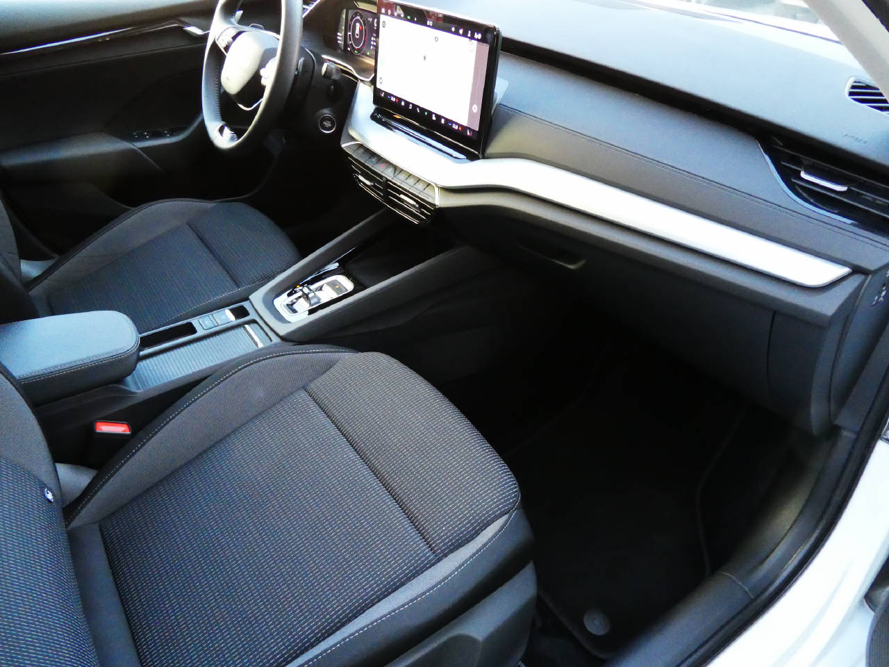 SKODA Octavia Combi 1.5 TSI Selection DSG-image-9