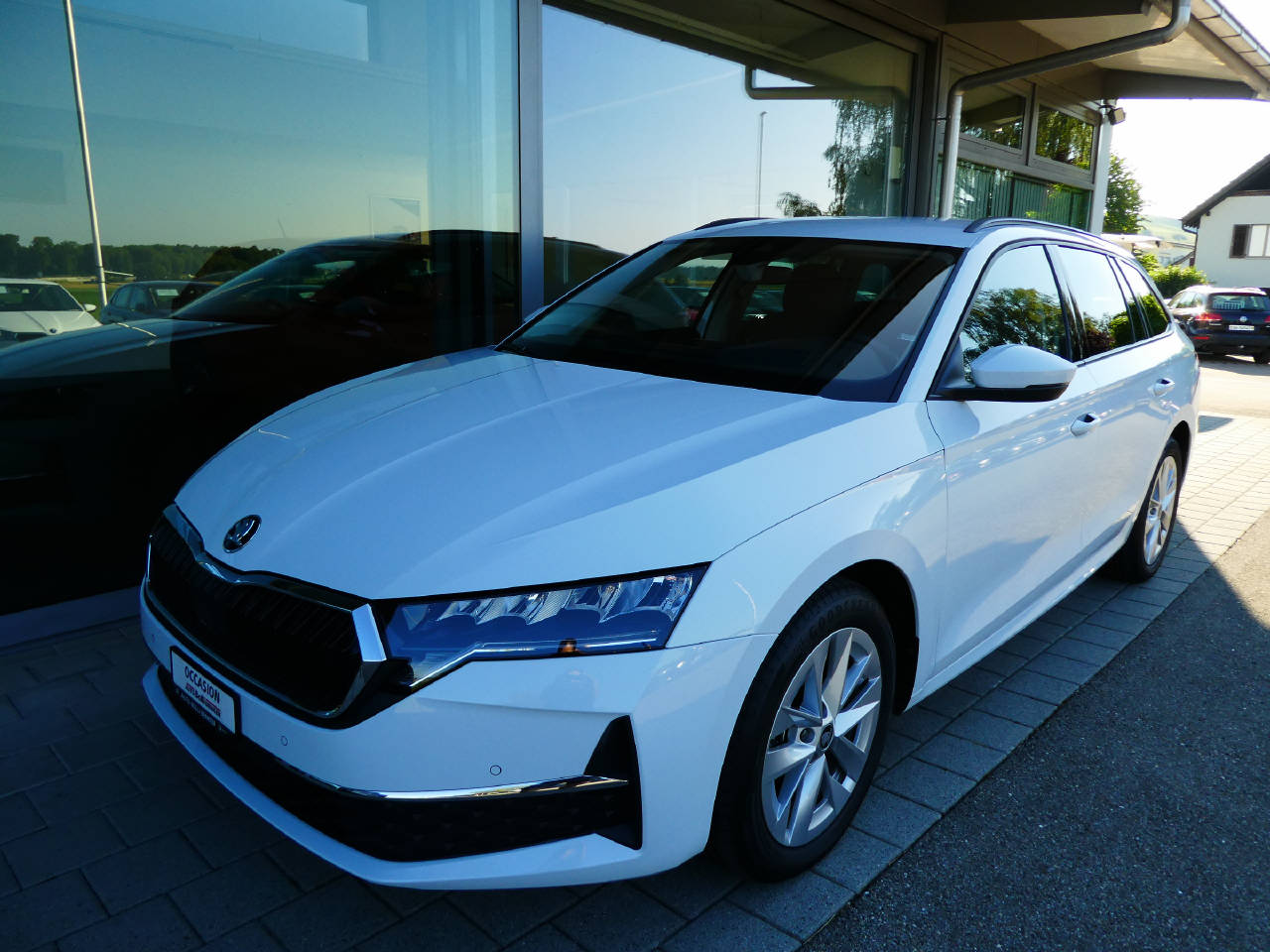 SKODA Octavia Combi 1.5 TSI Selection DSG-image-1