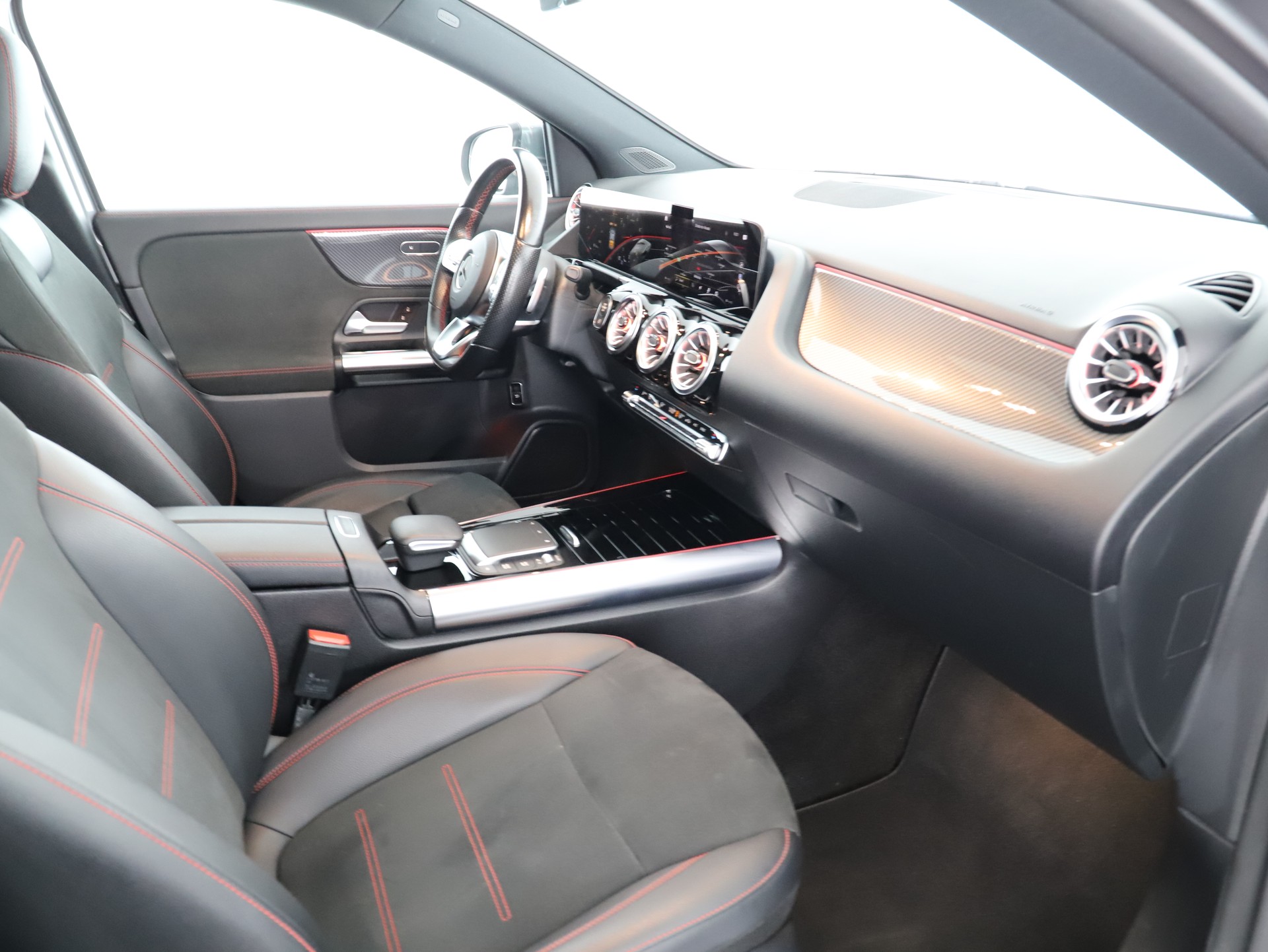 MERCEDES-BENZ GLA 200 4M AMG Line 8G-D-image-9