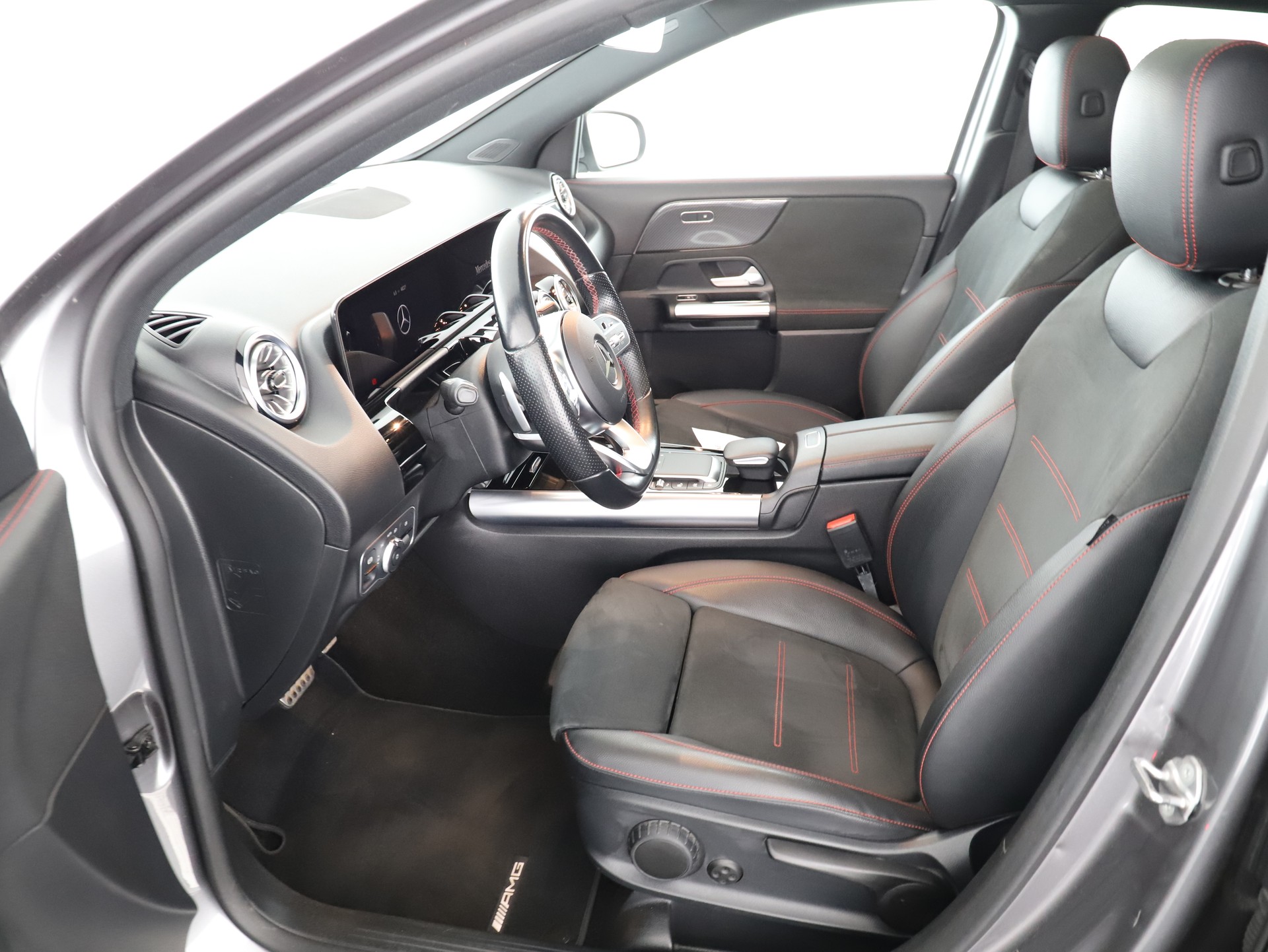 MERCEDES-BENZ GLA 200 4M AMG Line 8G-D-image-8