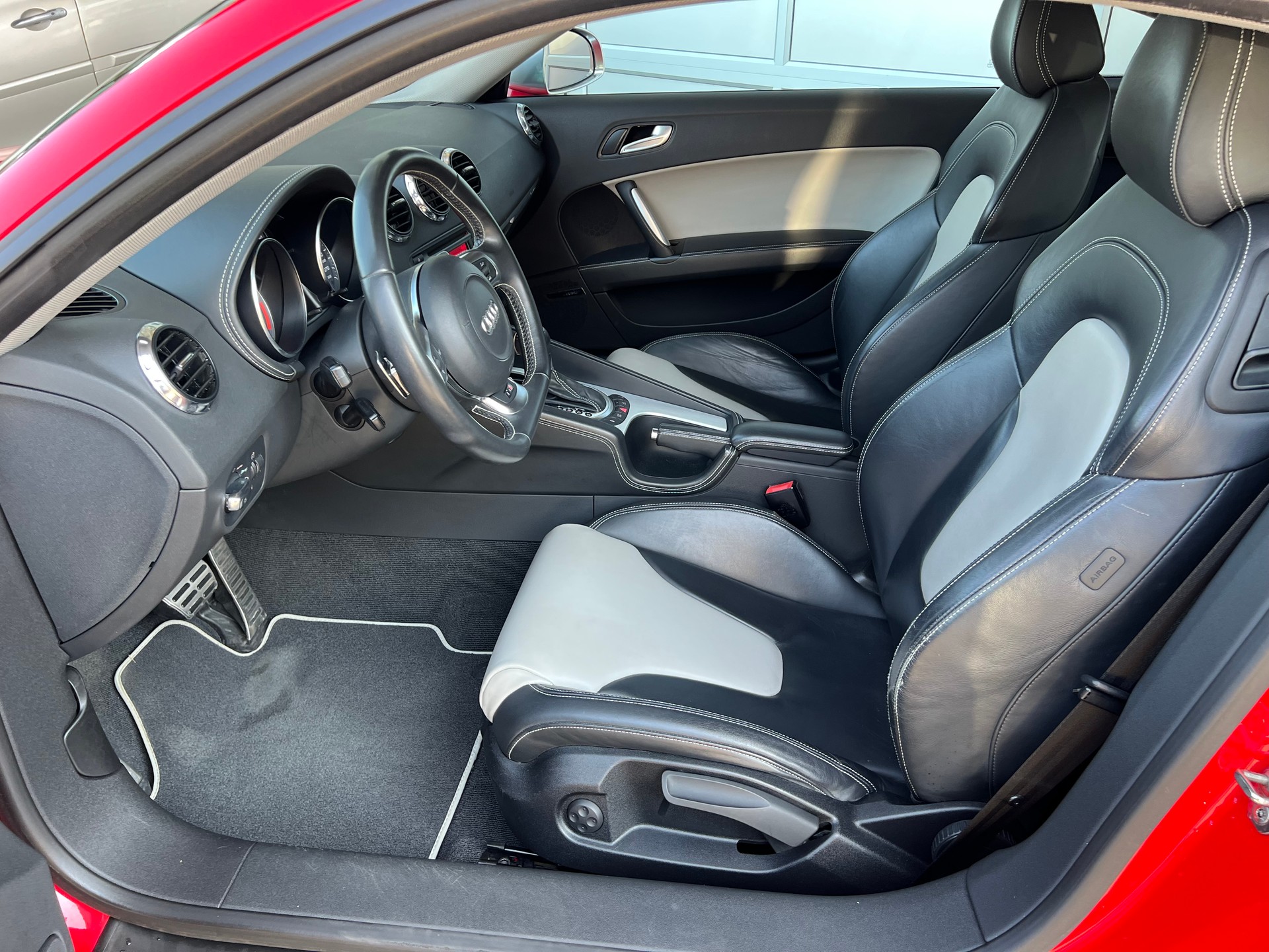 AUDI TTS Coupé 2.0 TFSI S- Line 4x4 S-tronic *** Navi * Leder * 8 fachbereift * mit frisch ab MFK ***-image-18