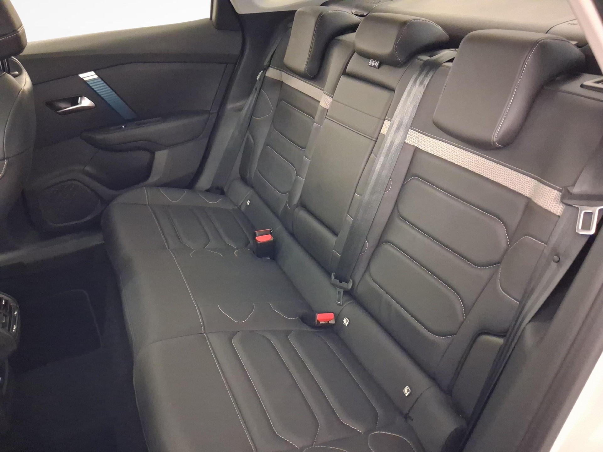 CITROEN e-C4 X Shine-image-9