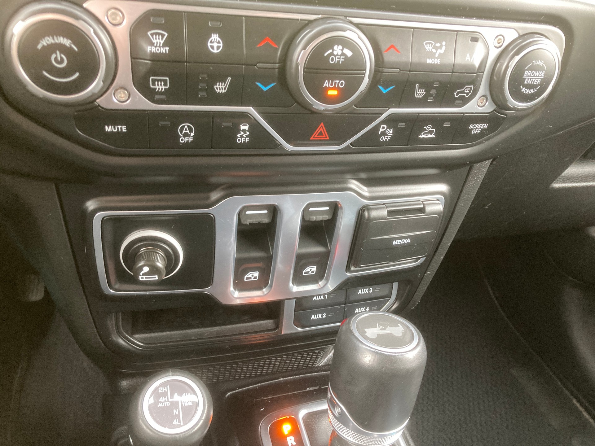 JEEP Wrangler 2.0 80TH Anniversary Automatic-image-17