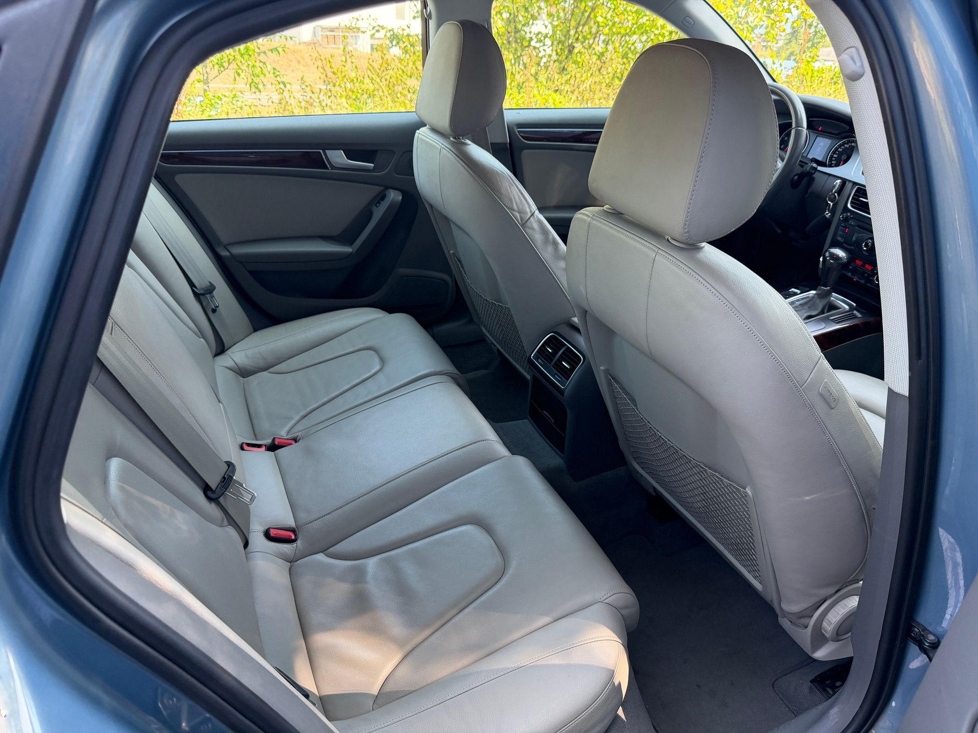 AUDI A4 Limousine 2.0 TFSI quattro S-tronic-image-10