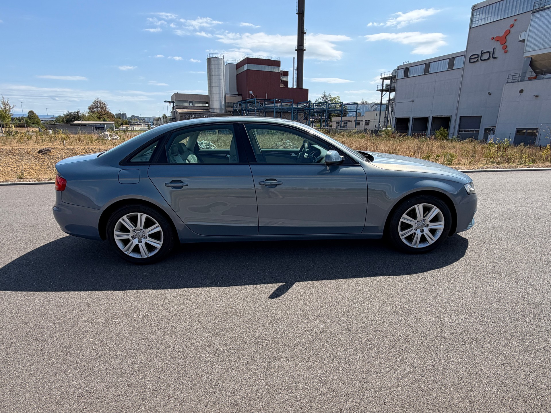 AUDI A4 Limousine 2.0 TFSI quattro S-tronic-image-8