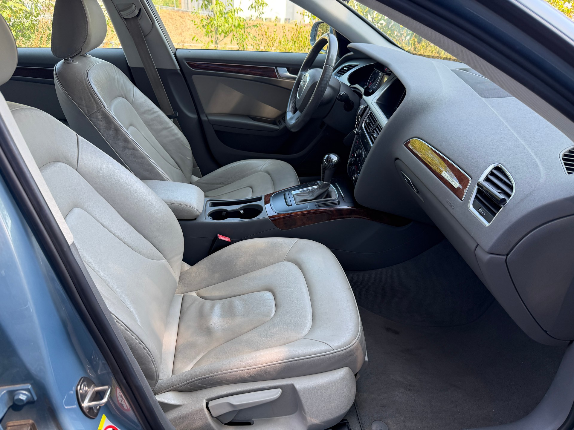 AUDI A4 Limousine 2.0 TFSI quattro S-tronic-image-2