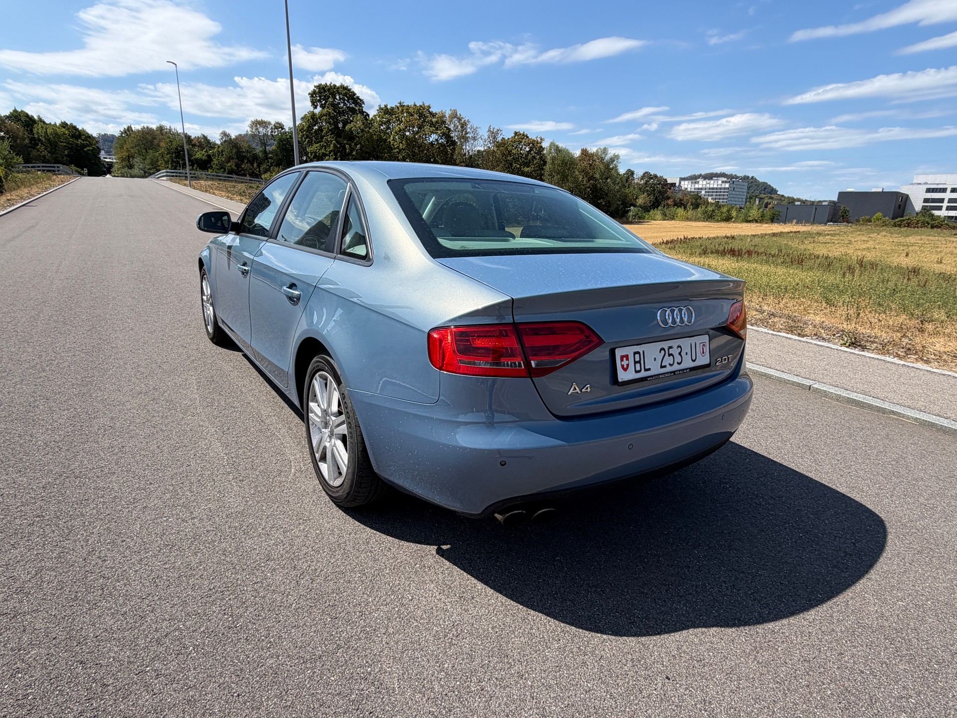 AUDI A4 Limousine 2.0 TFSI quattro S-tronic-image-13