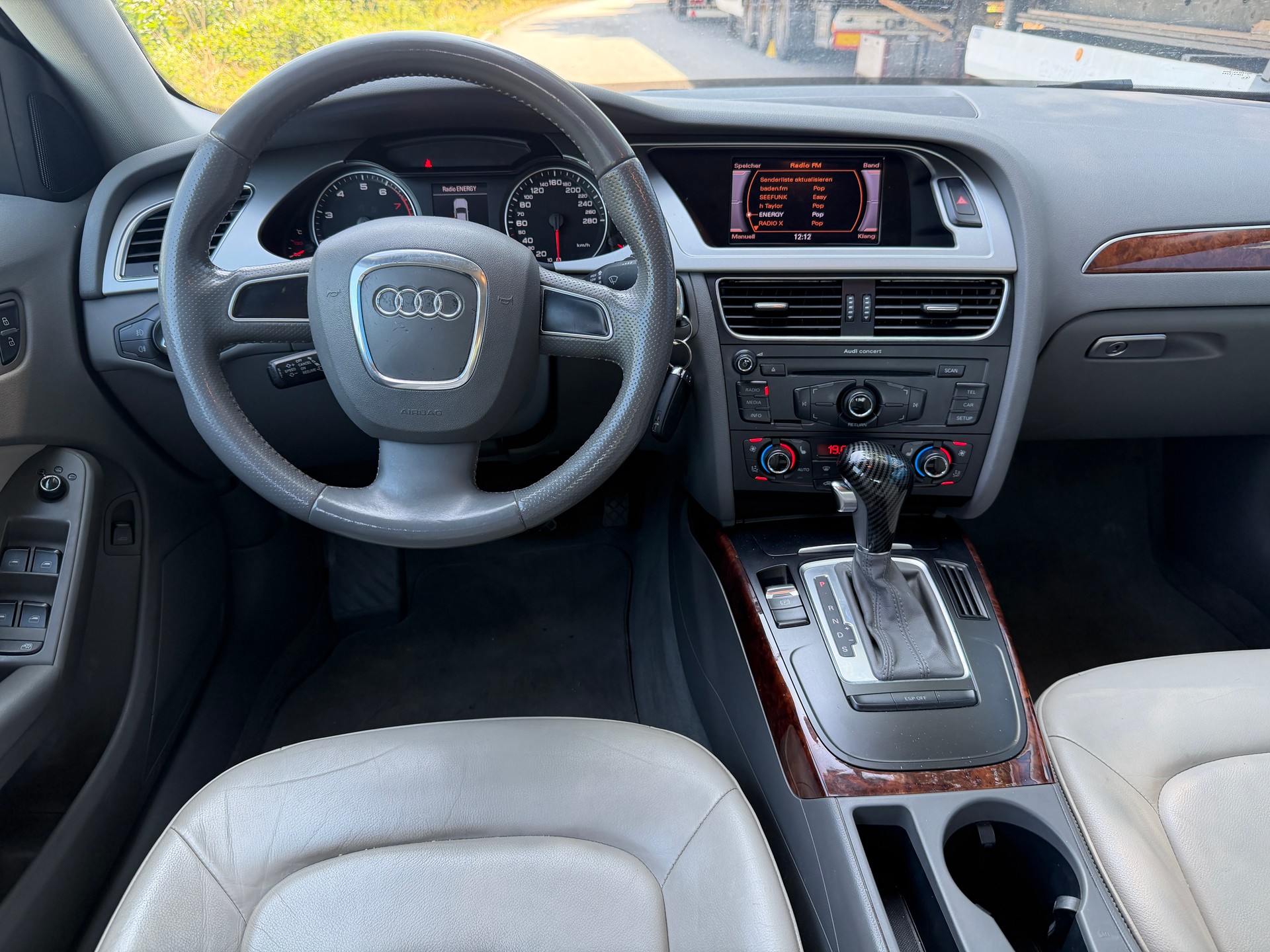 AUDI A4 Limousine 2.0 TFSI quattro S-tronic-image-1