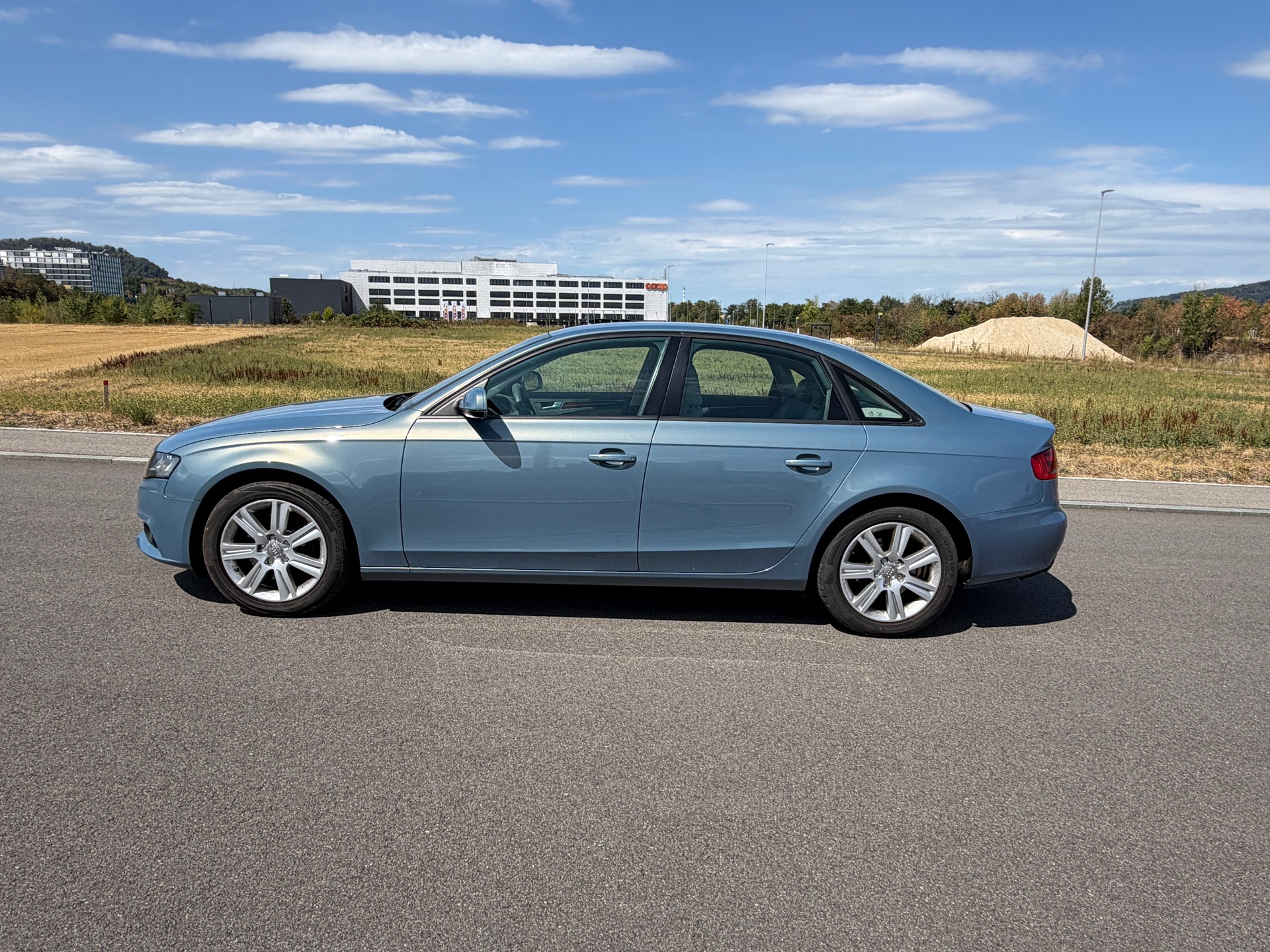 AUDI A4 Limousine 2.0 TFSI quattro S-tronic-image-4