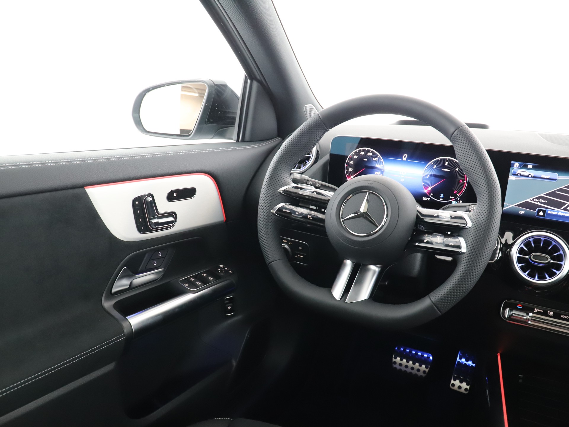 MERCEDES-BENZ GLA 220d 4M Swiss Star-image-14