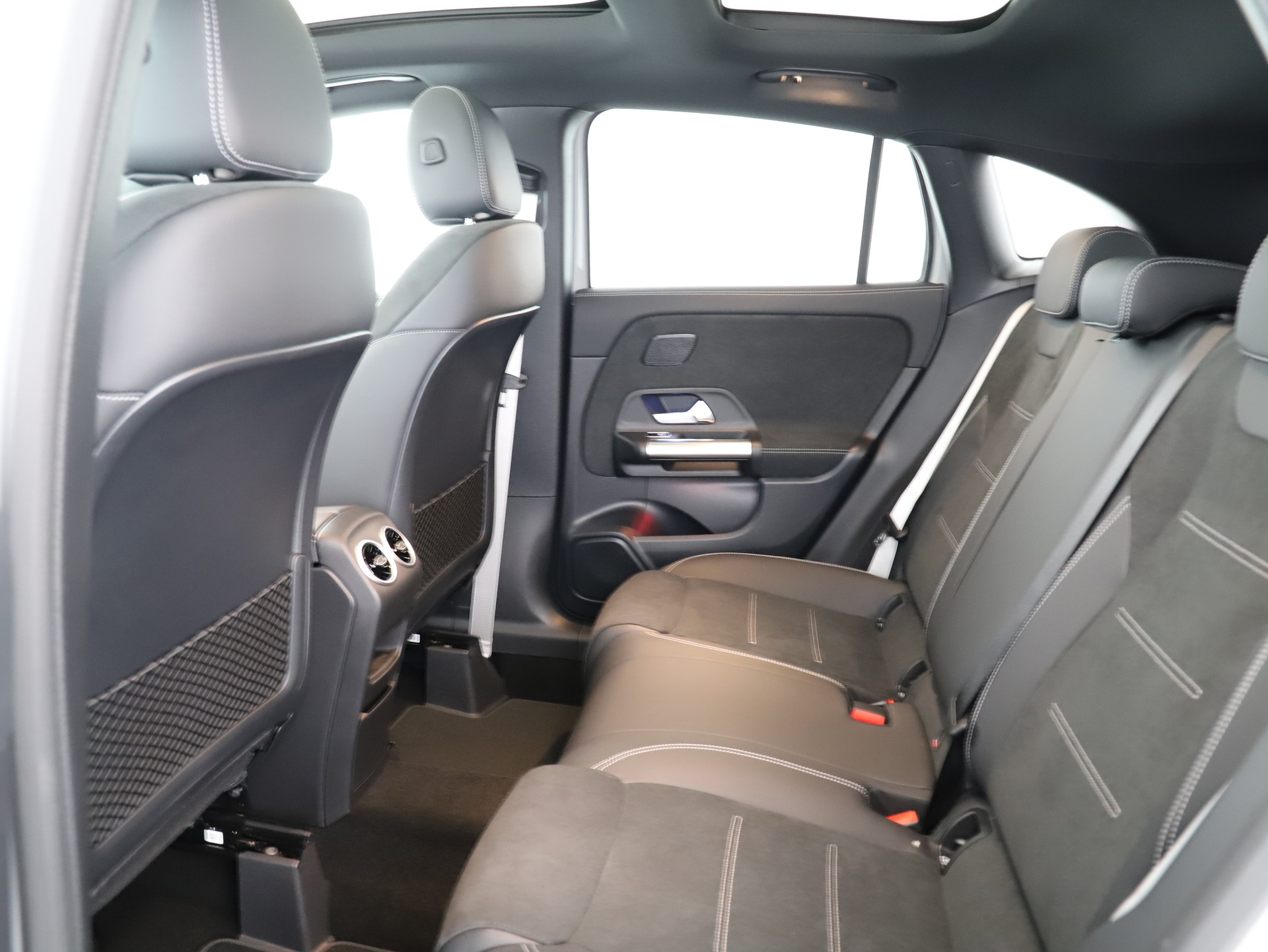 MERCEDES-BENZ GLA 220d 4M Swiss Star-image-10