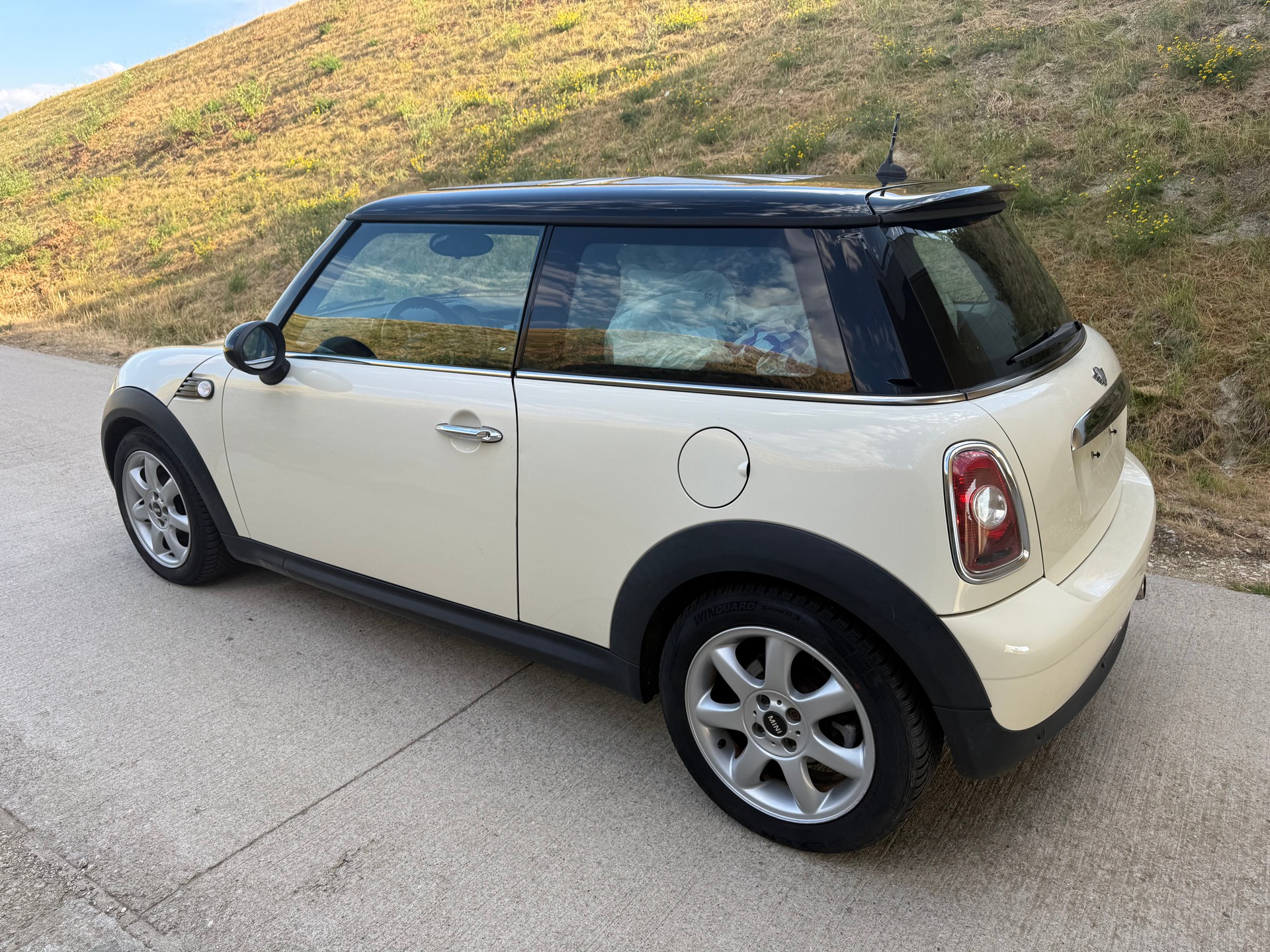 MINI Cooper-image-2