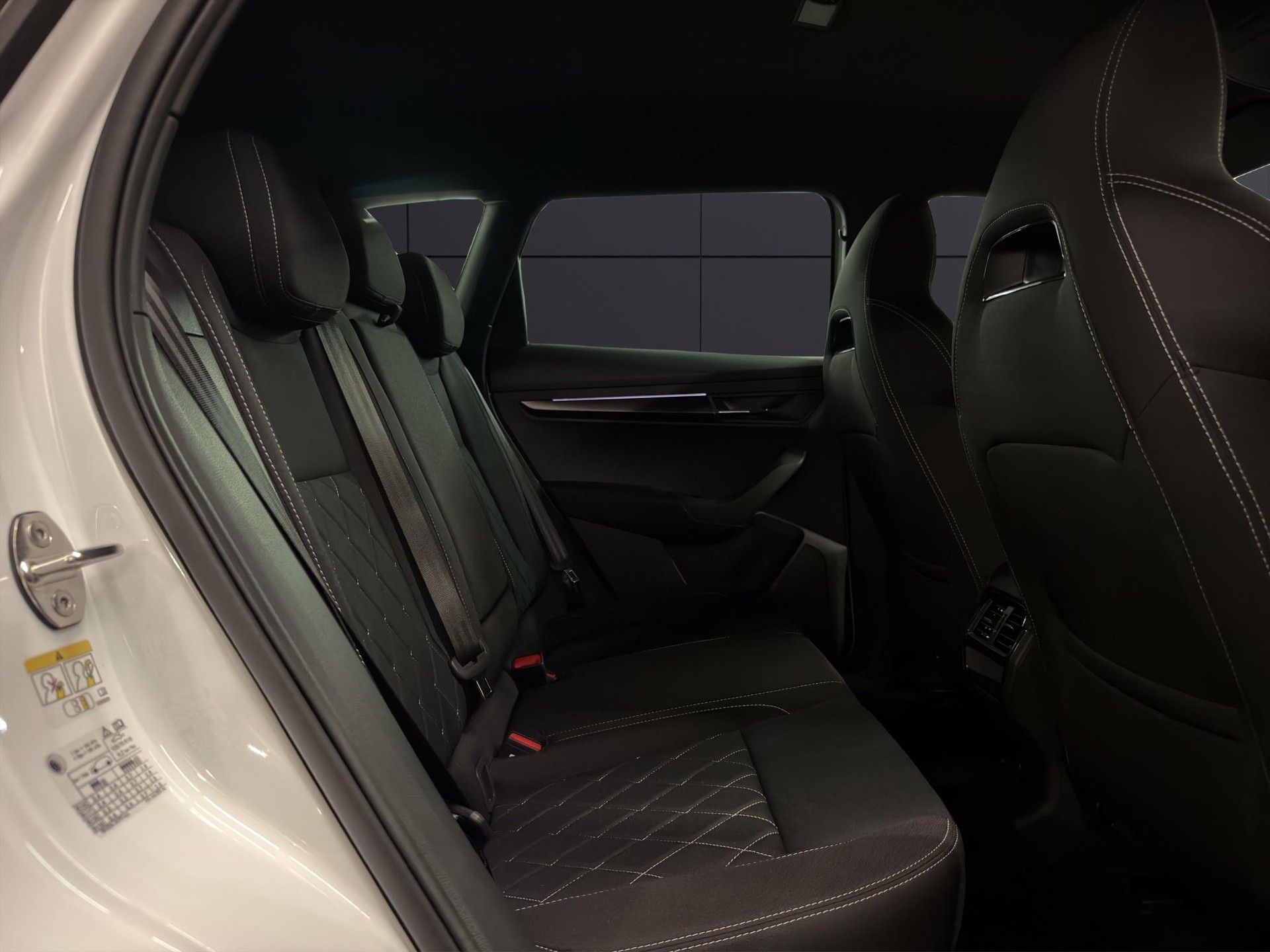 SKODA Karoq 2.0 TSI SportLine 4x4 DSG-image-11