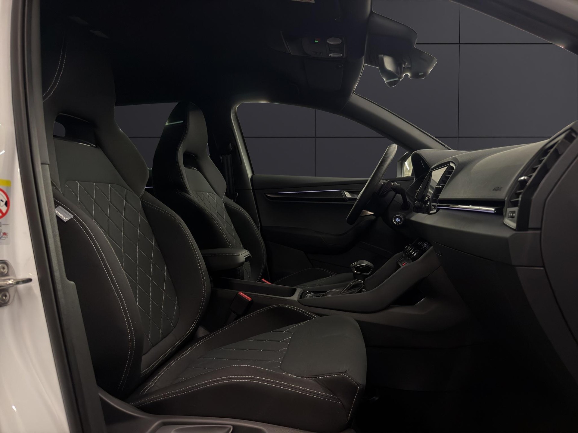 SKODA Karoq 2.0 TSI SportLine 4x4 DSG-image-9