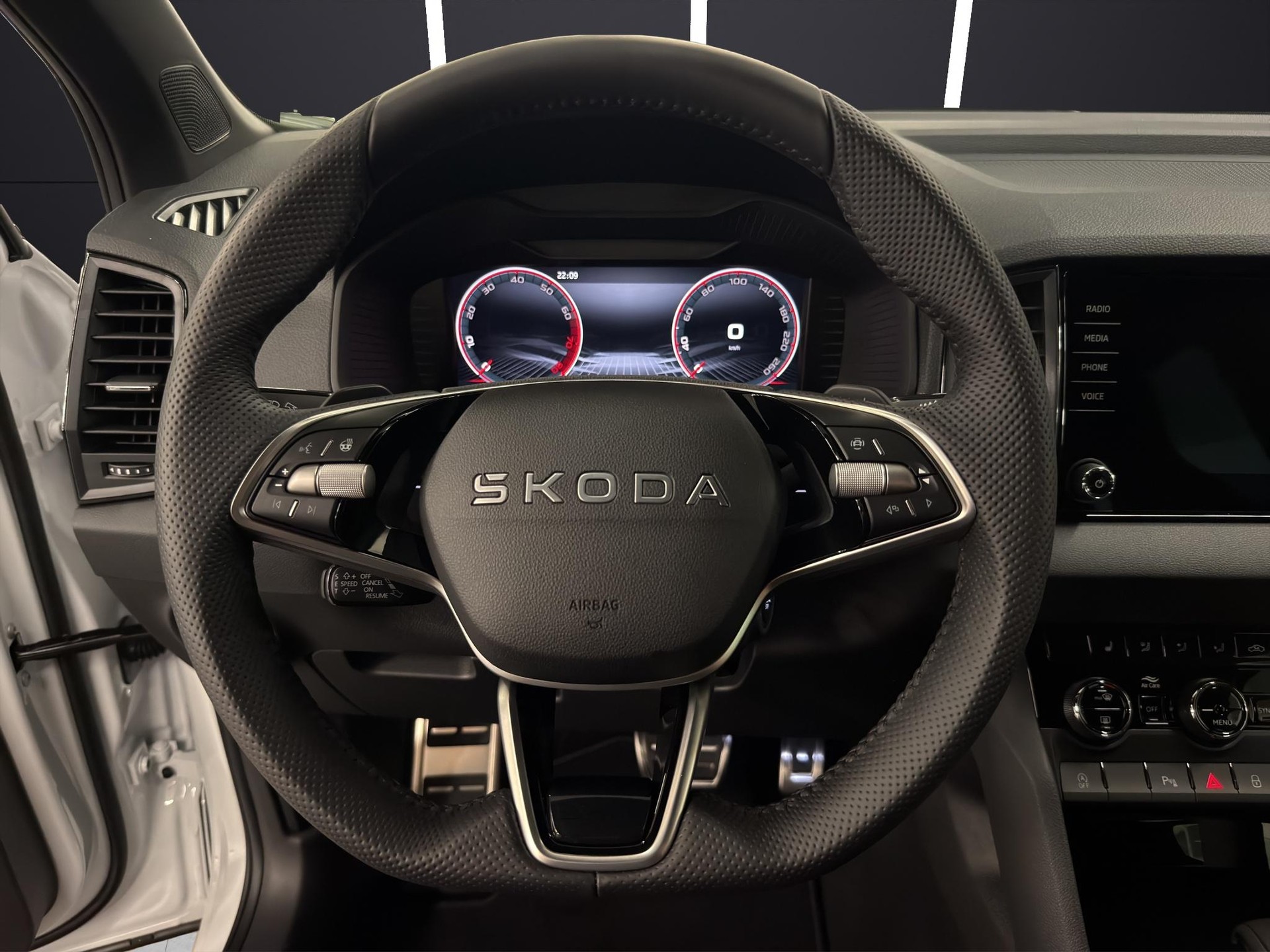 SKODA Karoq 2.0 TSI SportLine 4x4 DSG-image-12