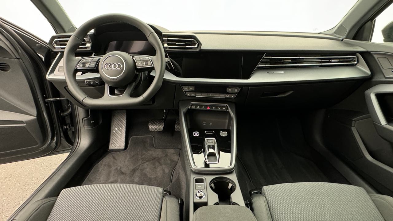AUDI A3 Sportback TFSI 110 KW S Line-image-5