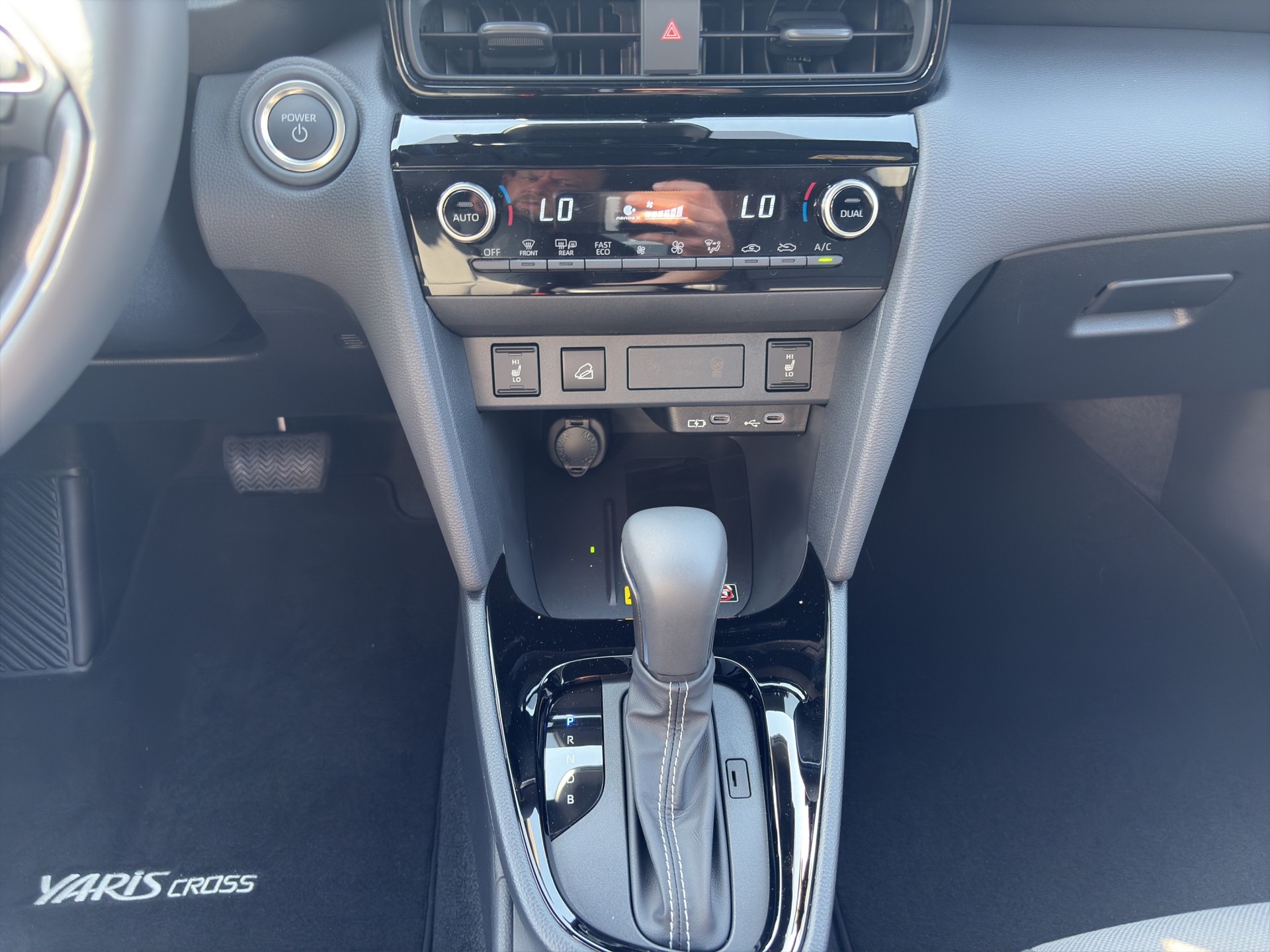 TOYOTA Yaris Cross 1.5 Exective AWDi e-CVT-image-12